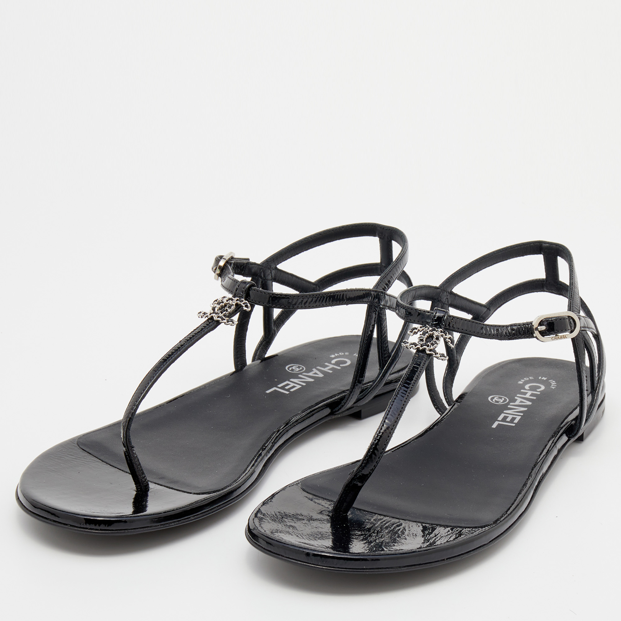 

Chanel Black Patent Leather Embellished CC Thong Flat Sandals Size