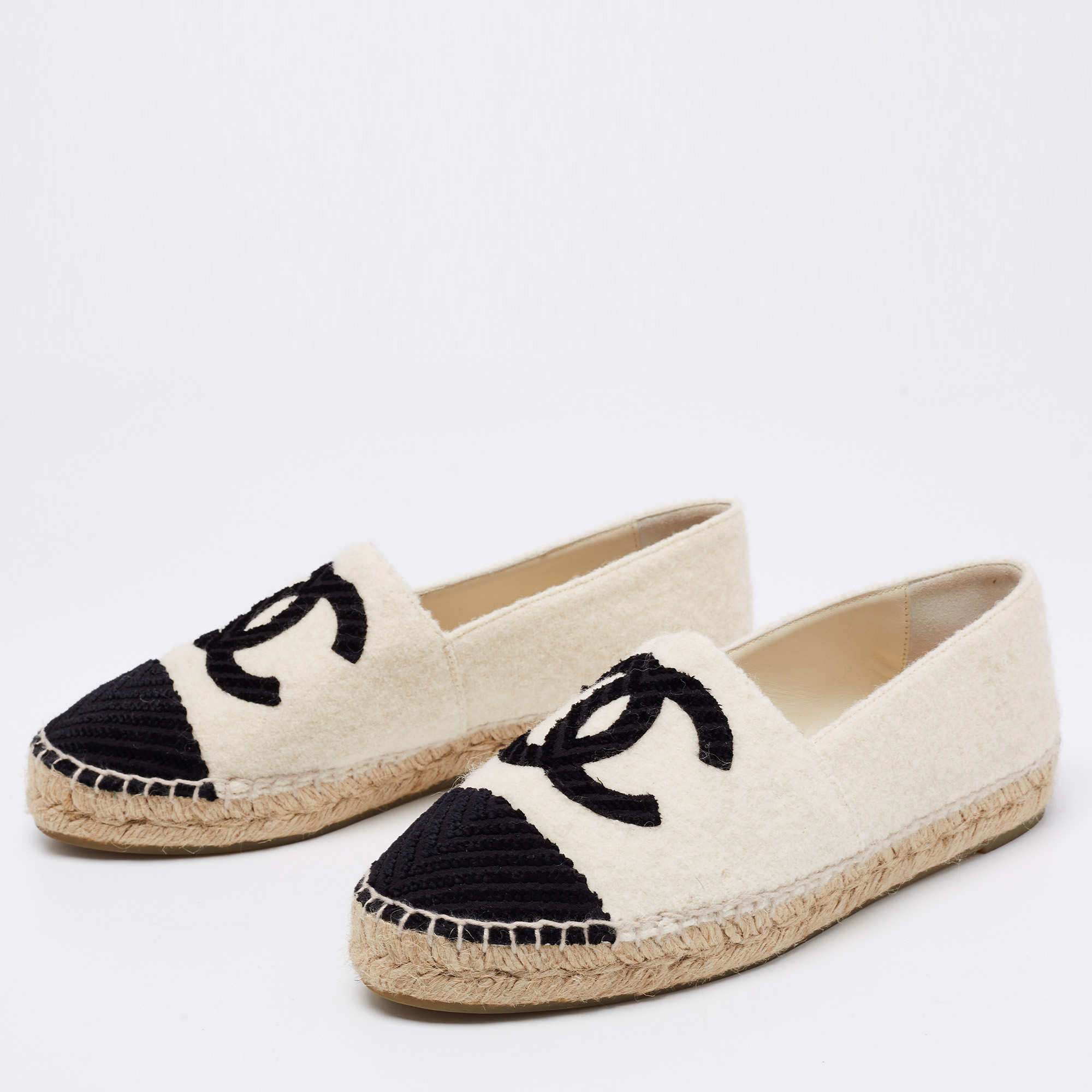 

Chanel Off-White/Black Fabric CC Cap-Toe Espadrilles Flats Size
