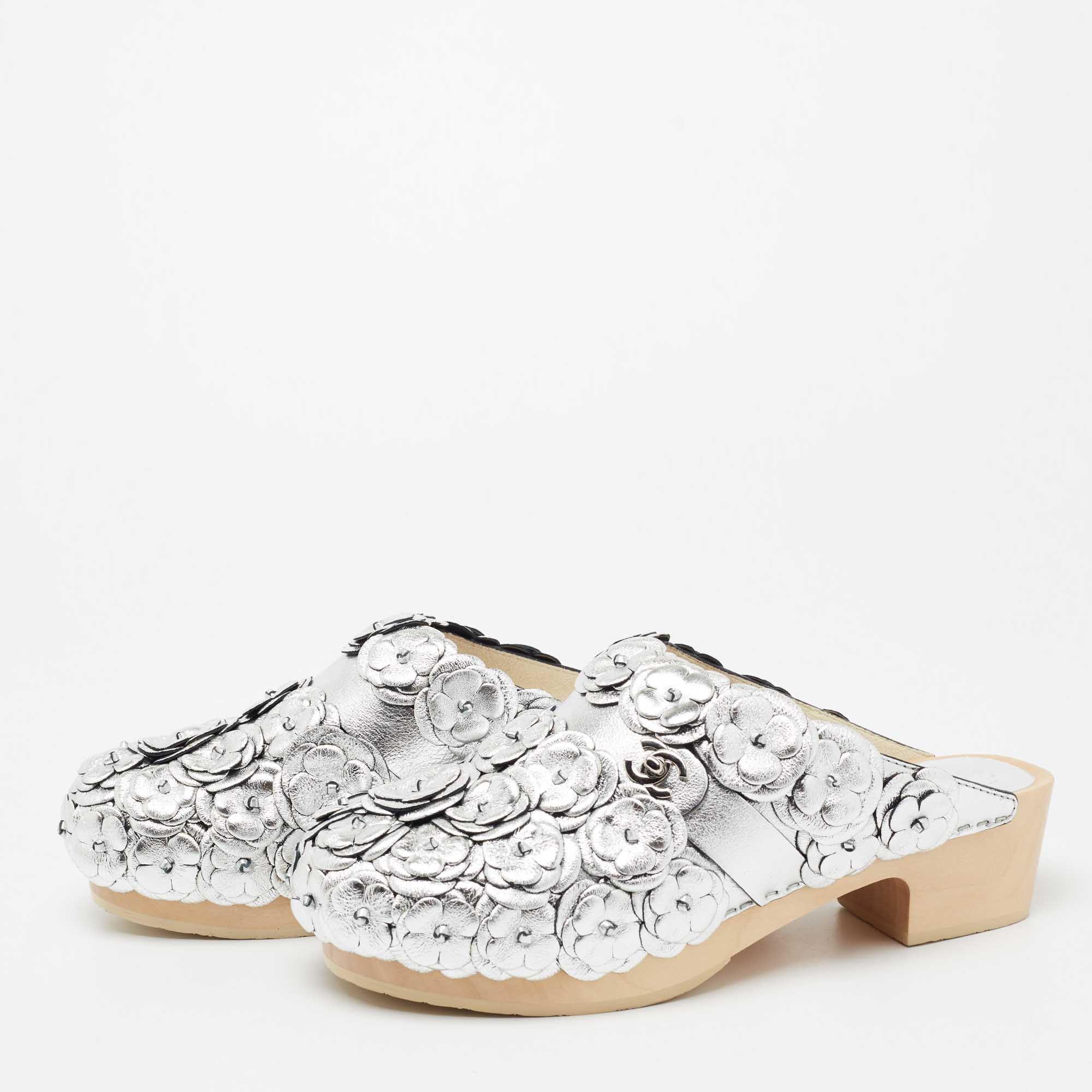 

Chanel Metallic Silver Camellia Embellished CC Lock Wooden Clogs Size