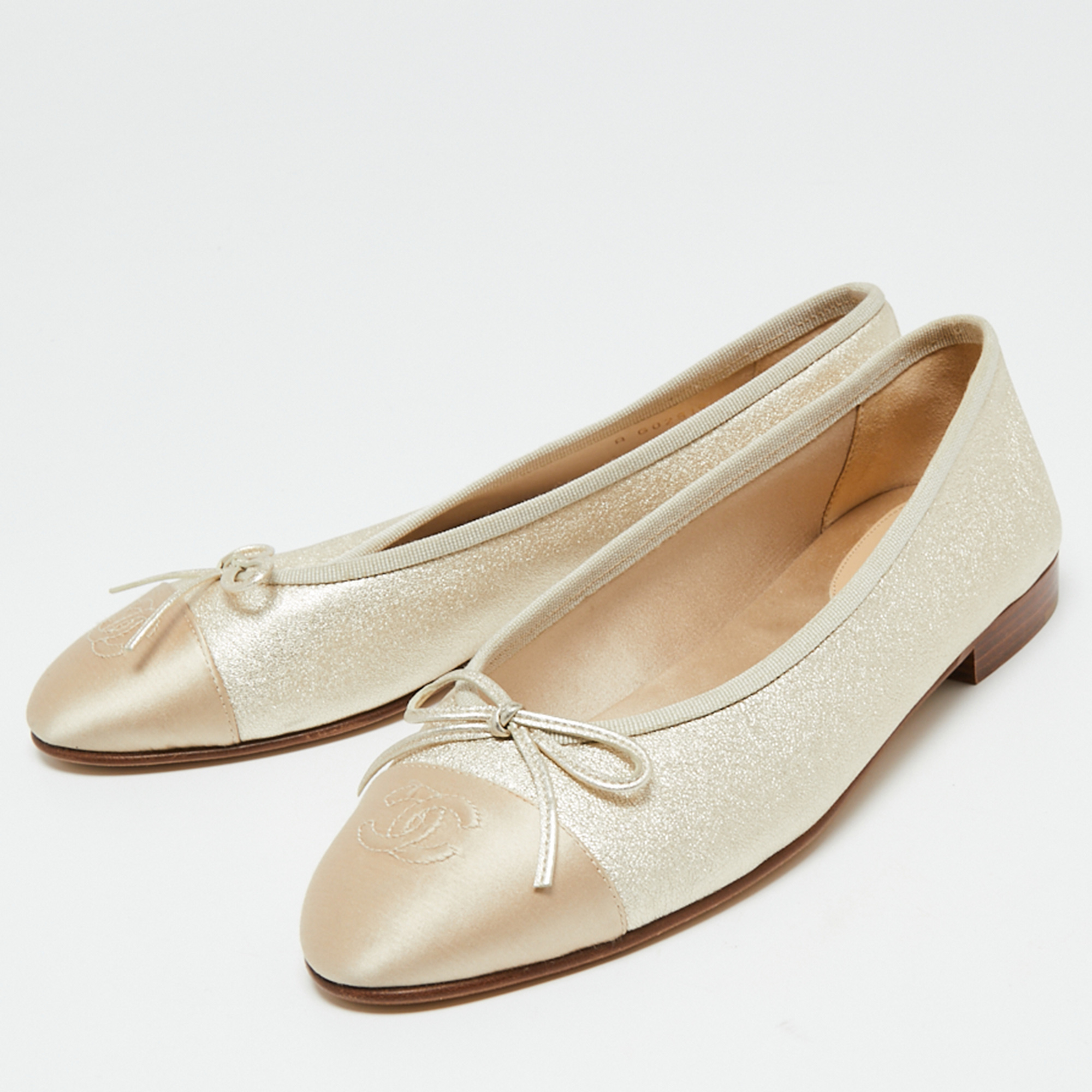 

Chanel Light Gold Textured Leather and Satin CC Cap Toe Bow Ballet Flats Size