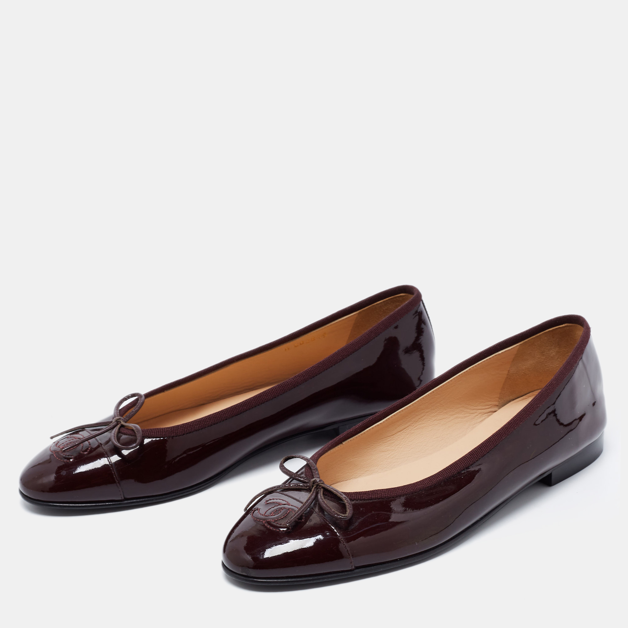 

Chanel Burgundy Patent Leather CC Ballet Flats Size