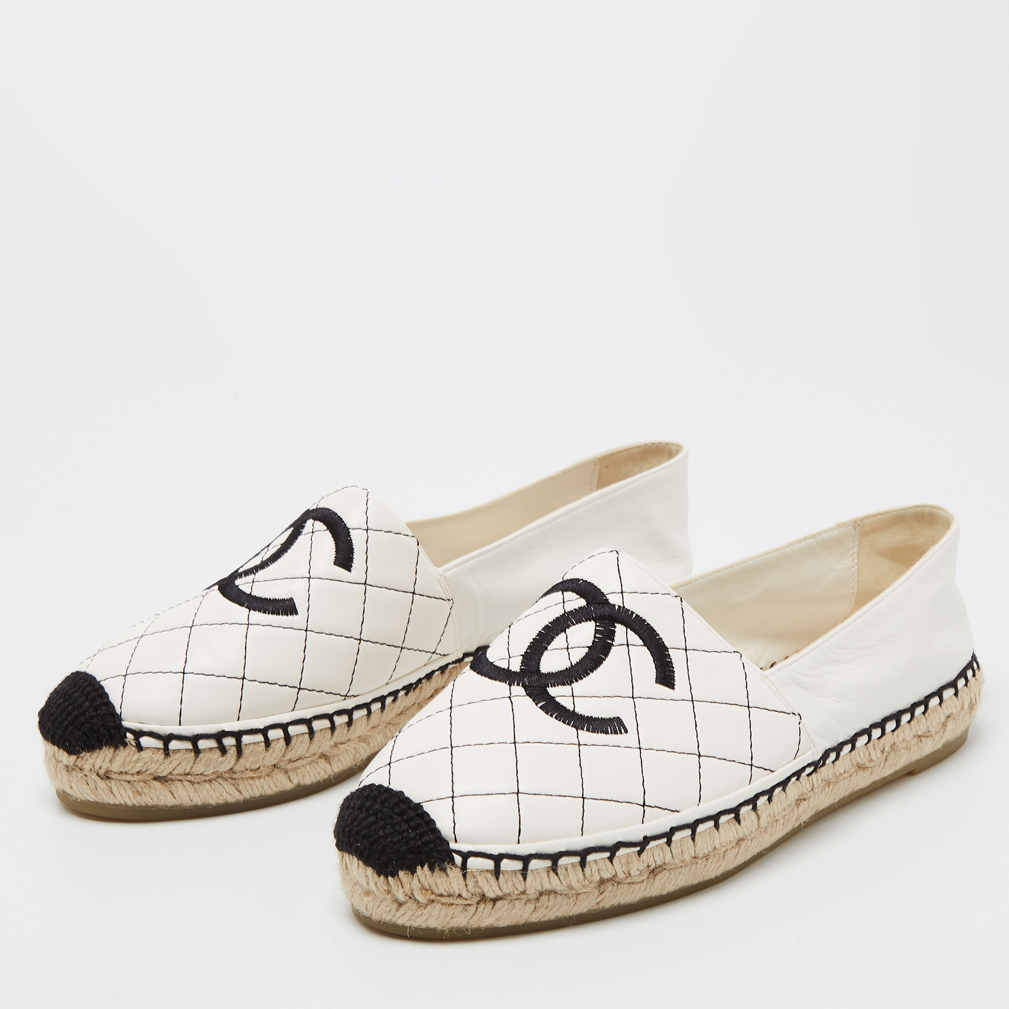 

Chanel White/Black Quilted Leather CC Espadrille Flats Size