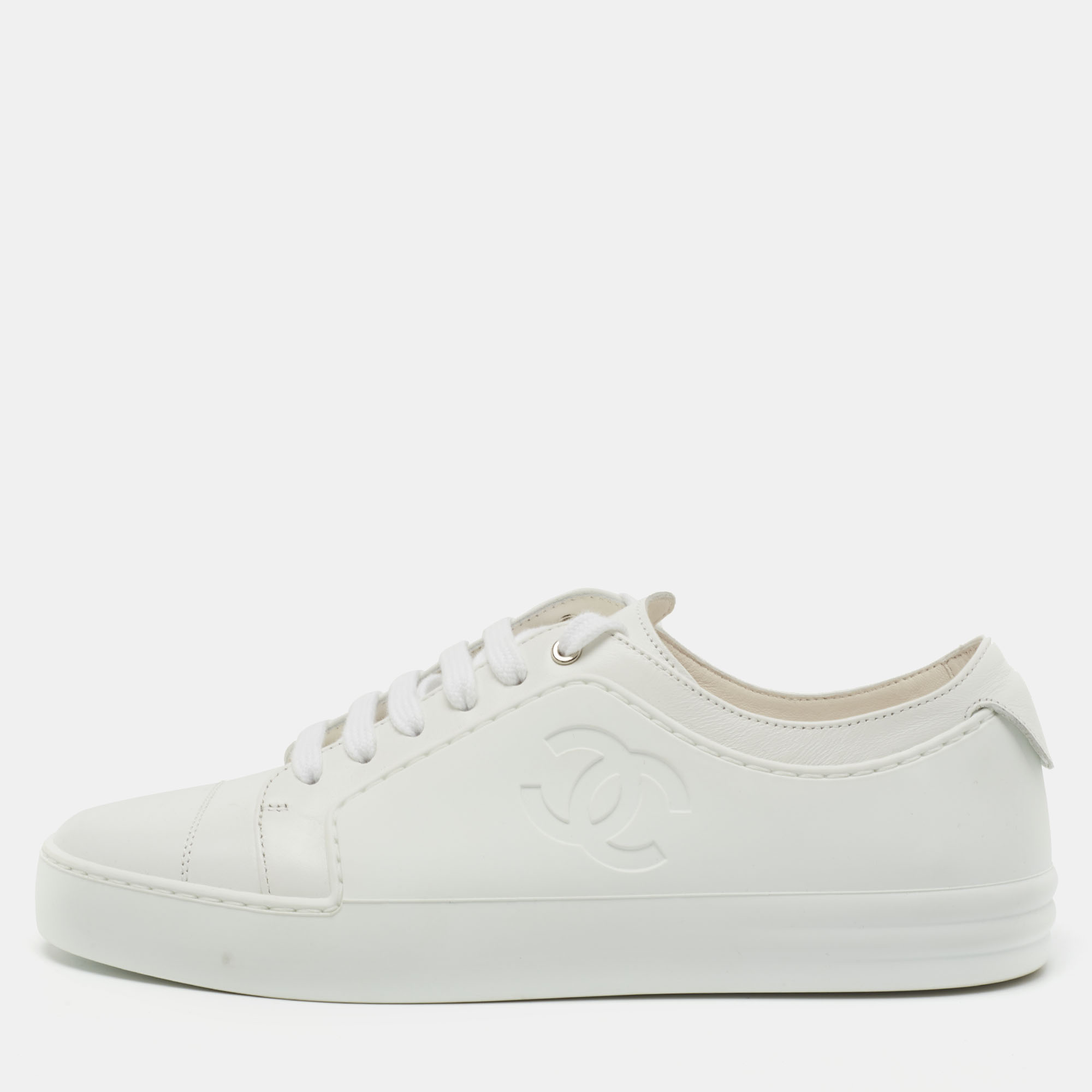 Pre Owned Chanel White Leather and Rubber CC Low Top Sneakers Size 38