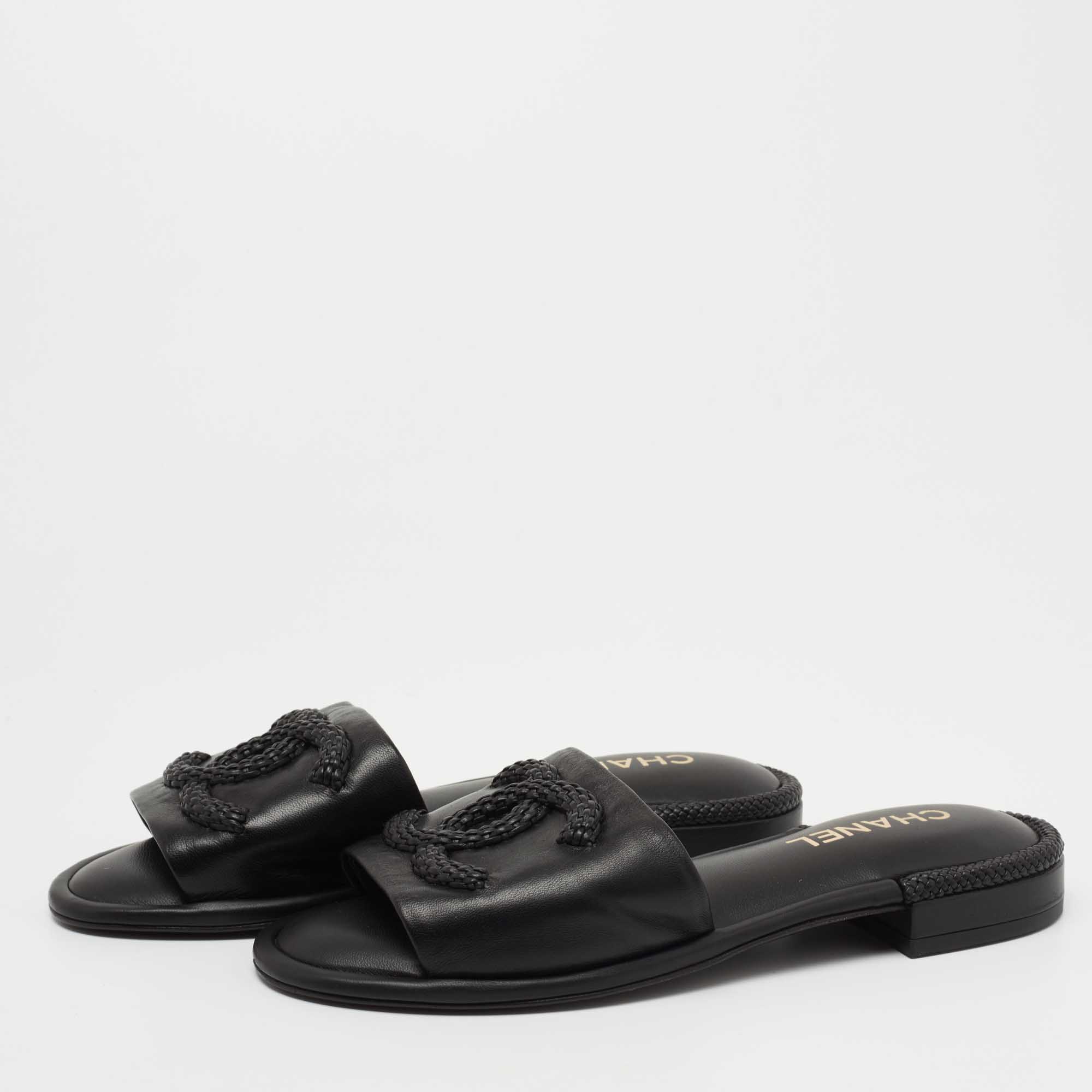 

Chanel Black Leather CC Flat Slides Size