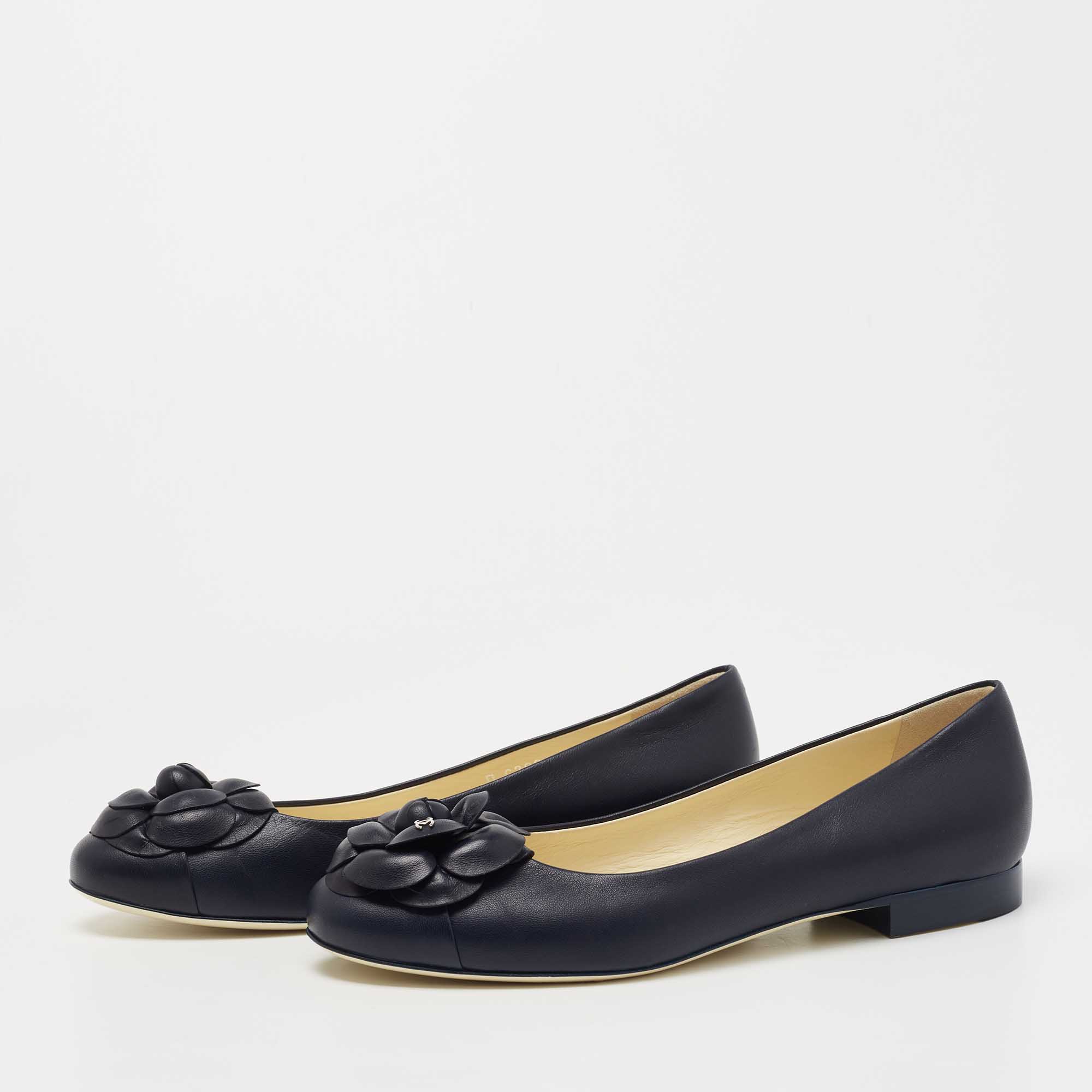 

Chanel Navy Blue Leather CC Camelia Ballet Flats Size