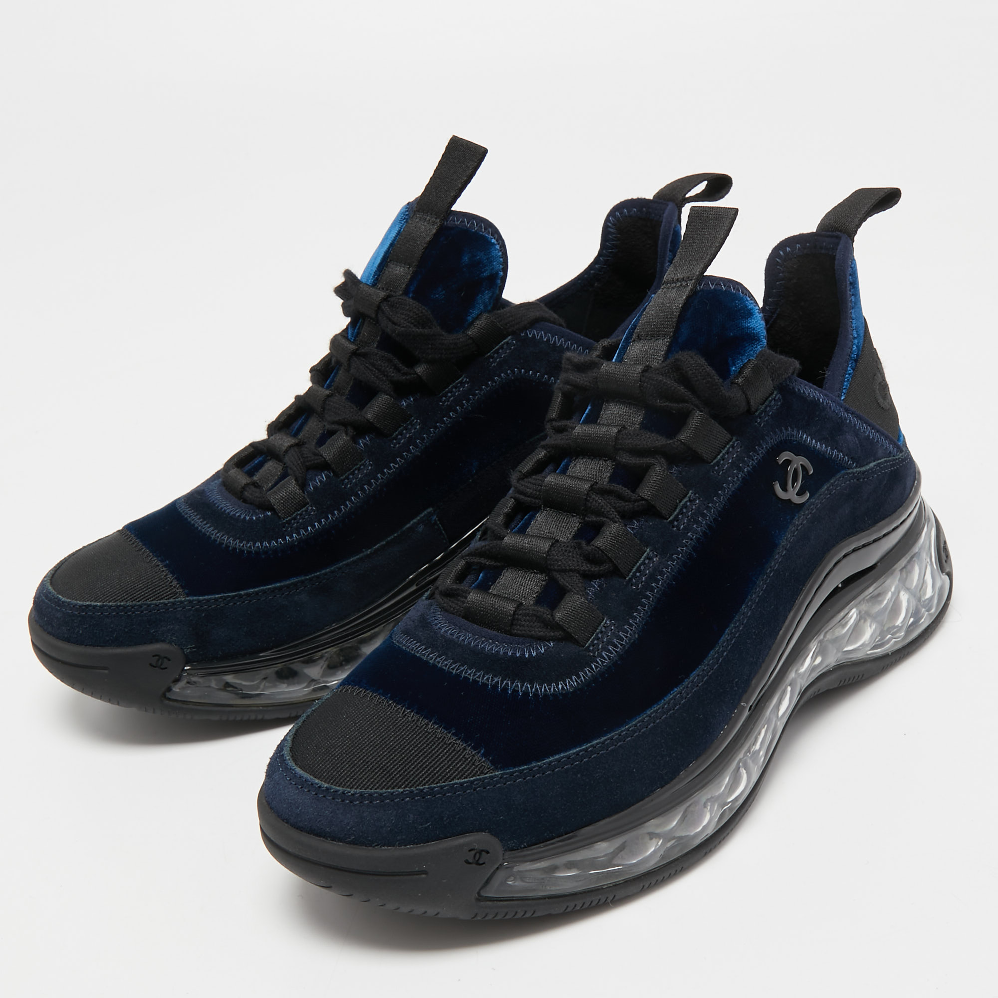 

Chanel Navy Blue Velvet and Suede CC Low Top Sneakers Size