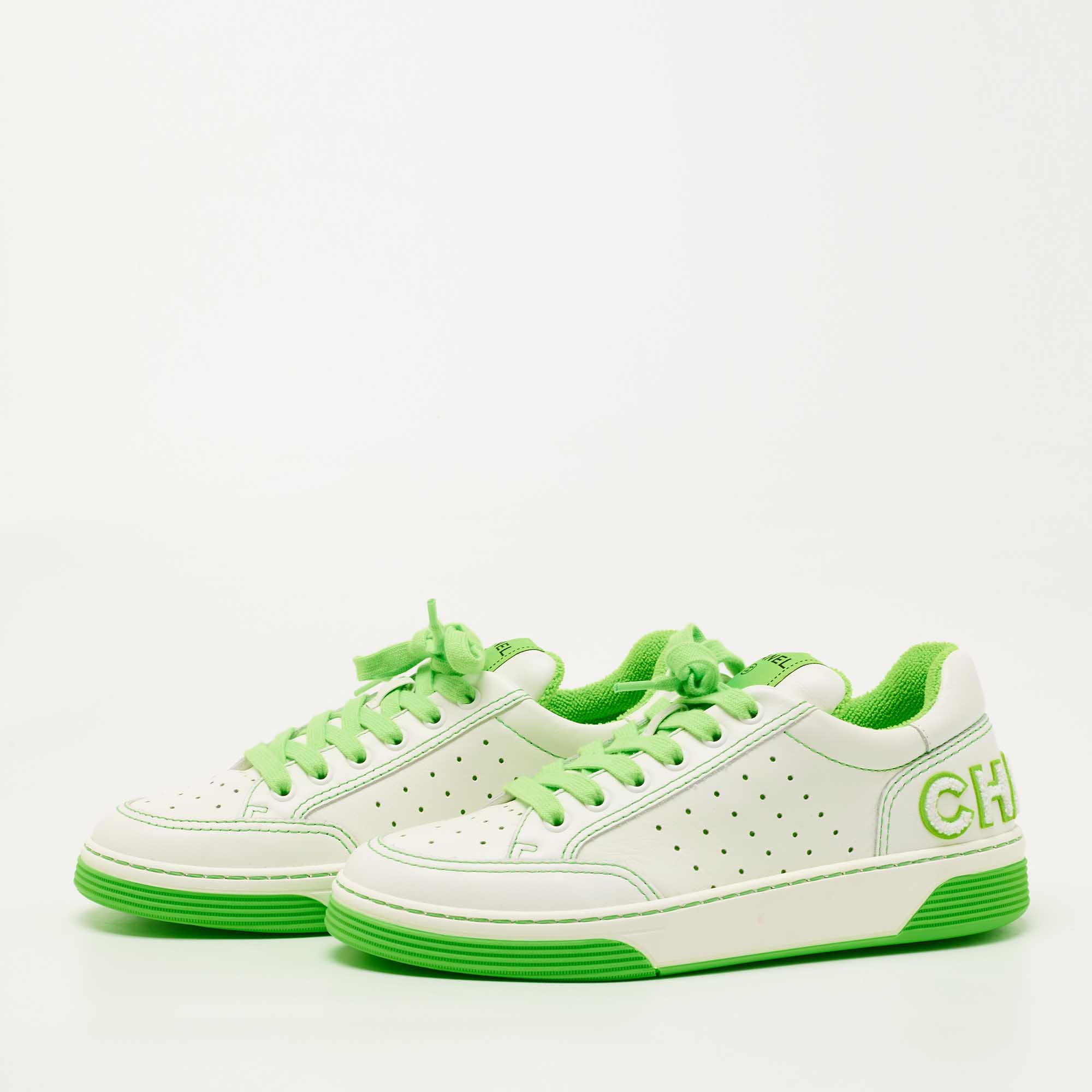 

Chanel White/Neon Green Leather 22P Trainer Sneakers Size