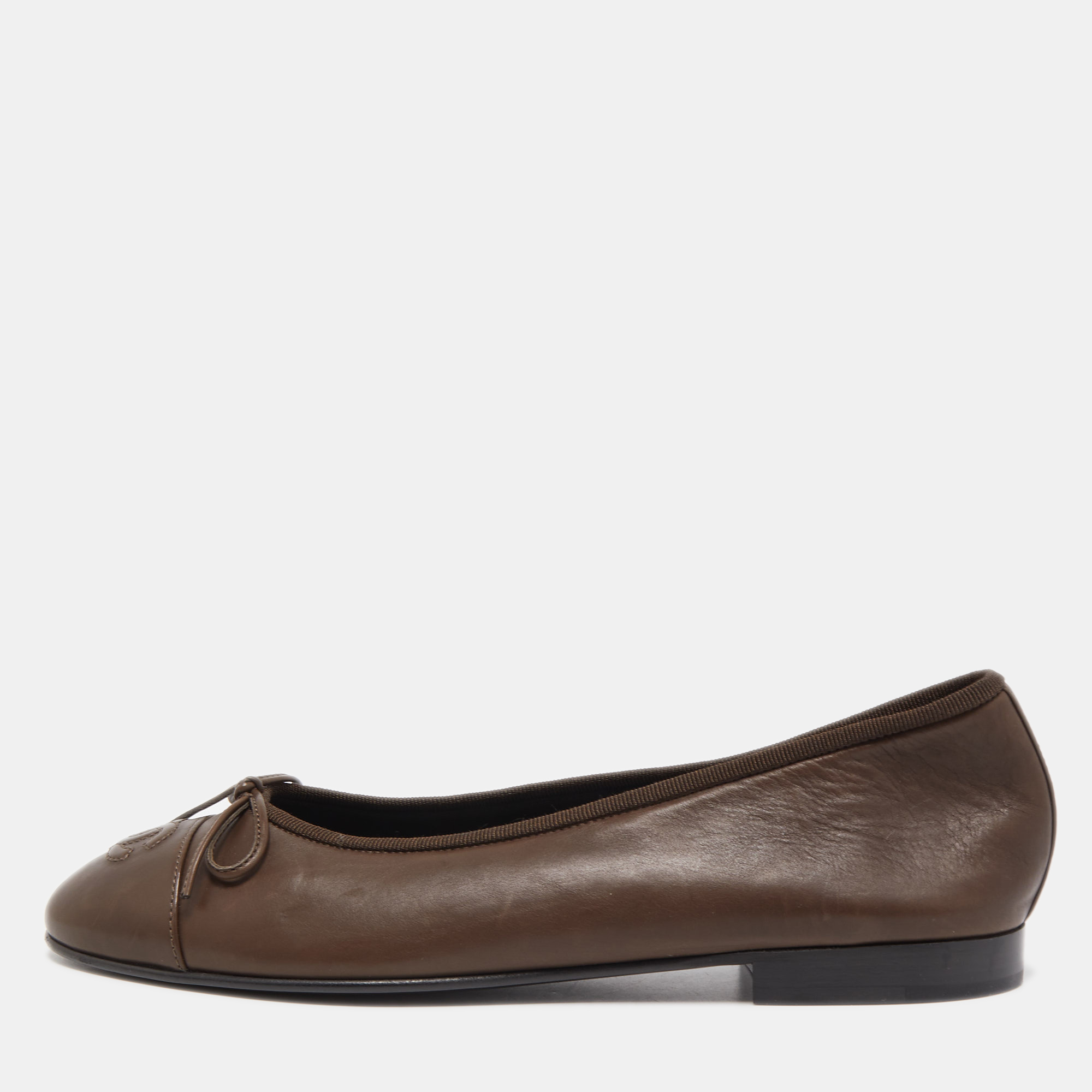 Chanel Beige/Black Leather CC Cap-Toe Bow Ballet Flats Size 38