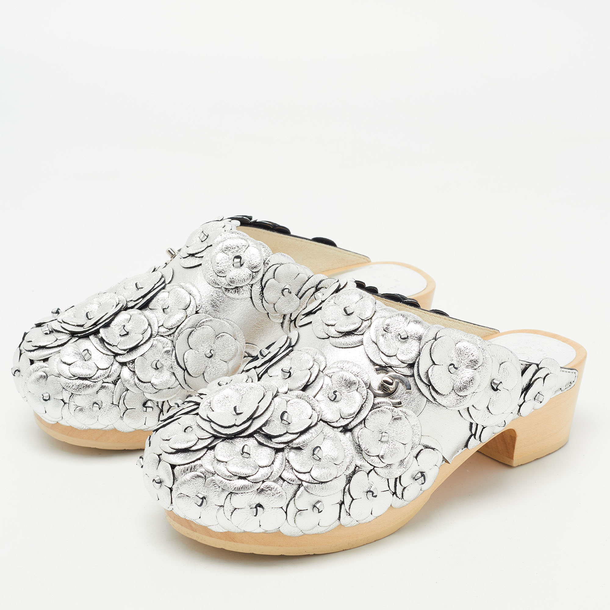 

Chanel Silver Leather Camellia Embellished CC Lock Wooden Clogs Size