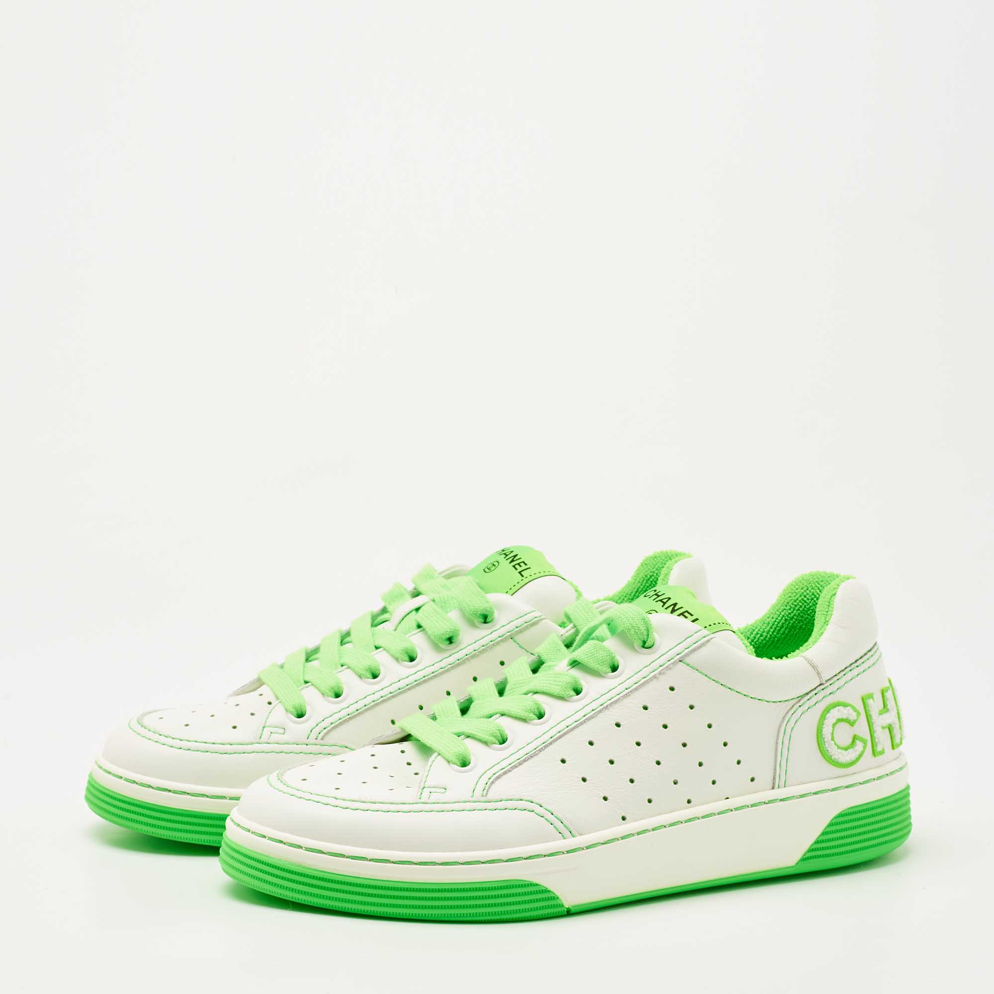 

Chanel White/Green Leather Logo Sneakers Size