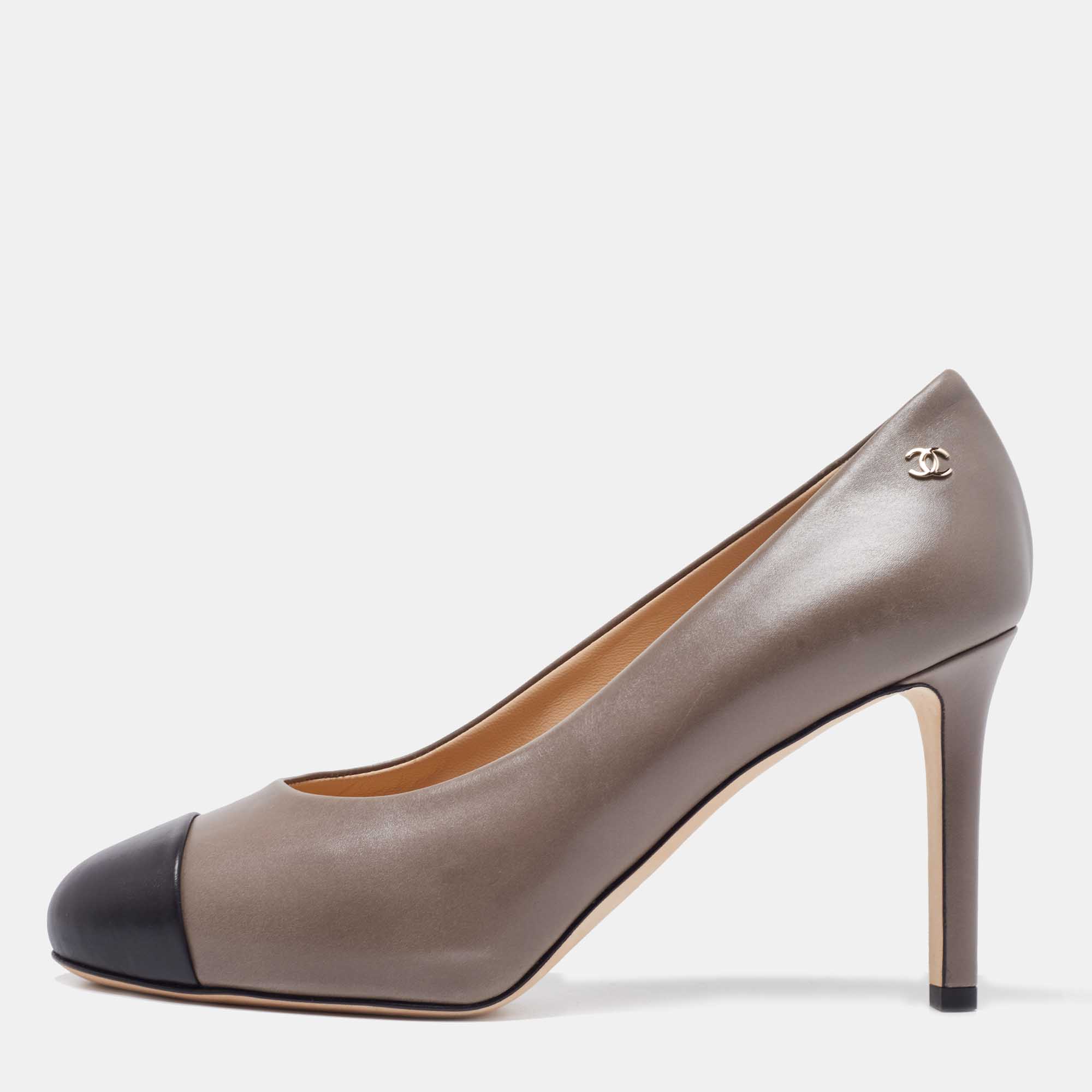 Pre Owned Chanel Grey/Black Leather Cap Toe Pumps Size 37.5