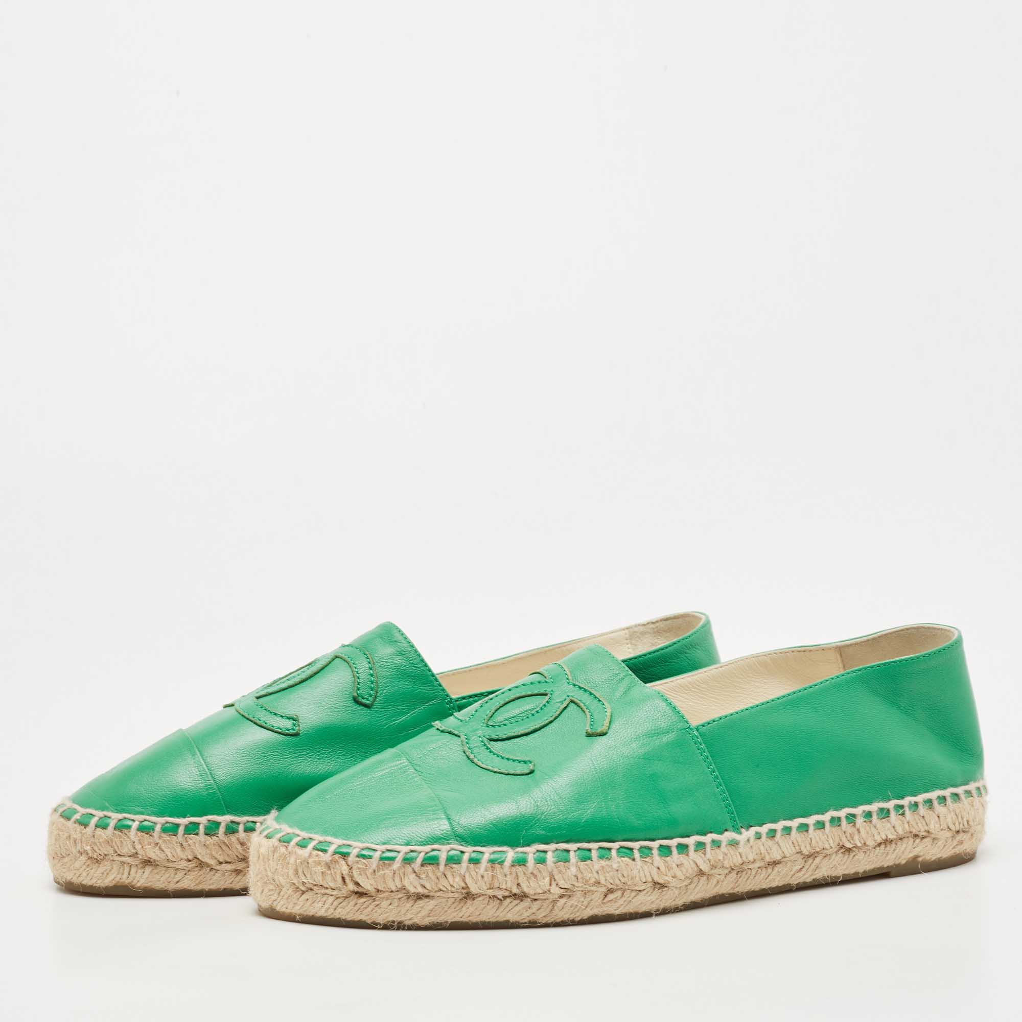 

Chanel Green Leather CC Cap Toe Espadrille Flats Size