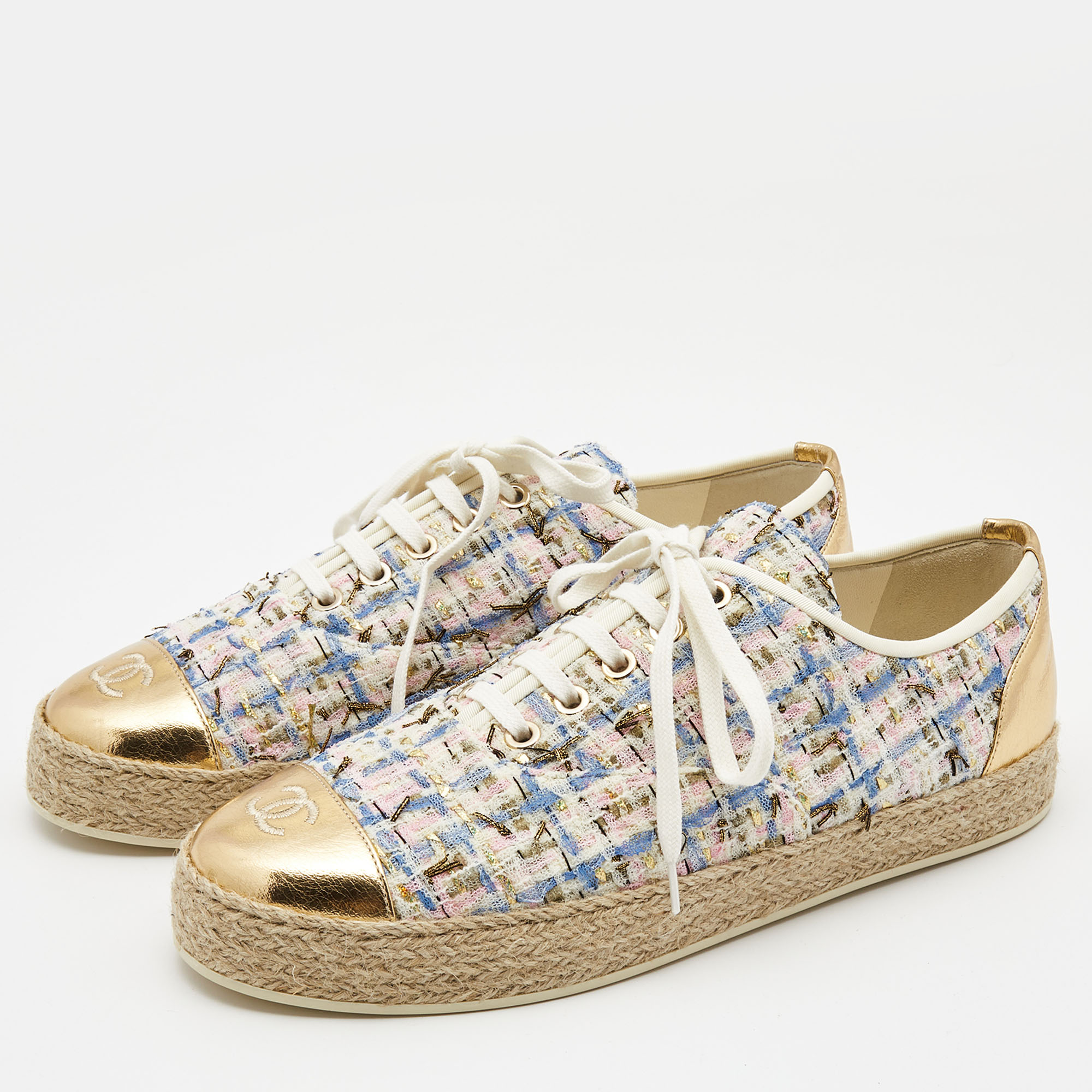 

Chanel Fabric and Foil Leather CC Cap Toe Low Top Sneakers Size, White