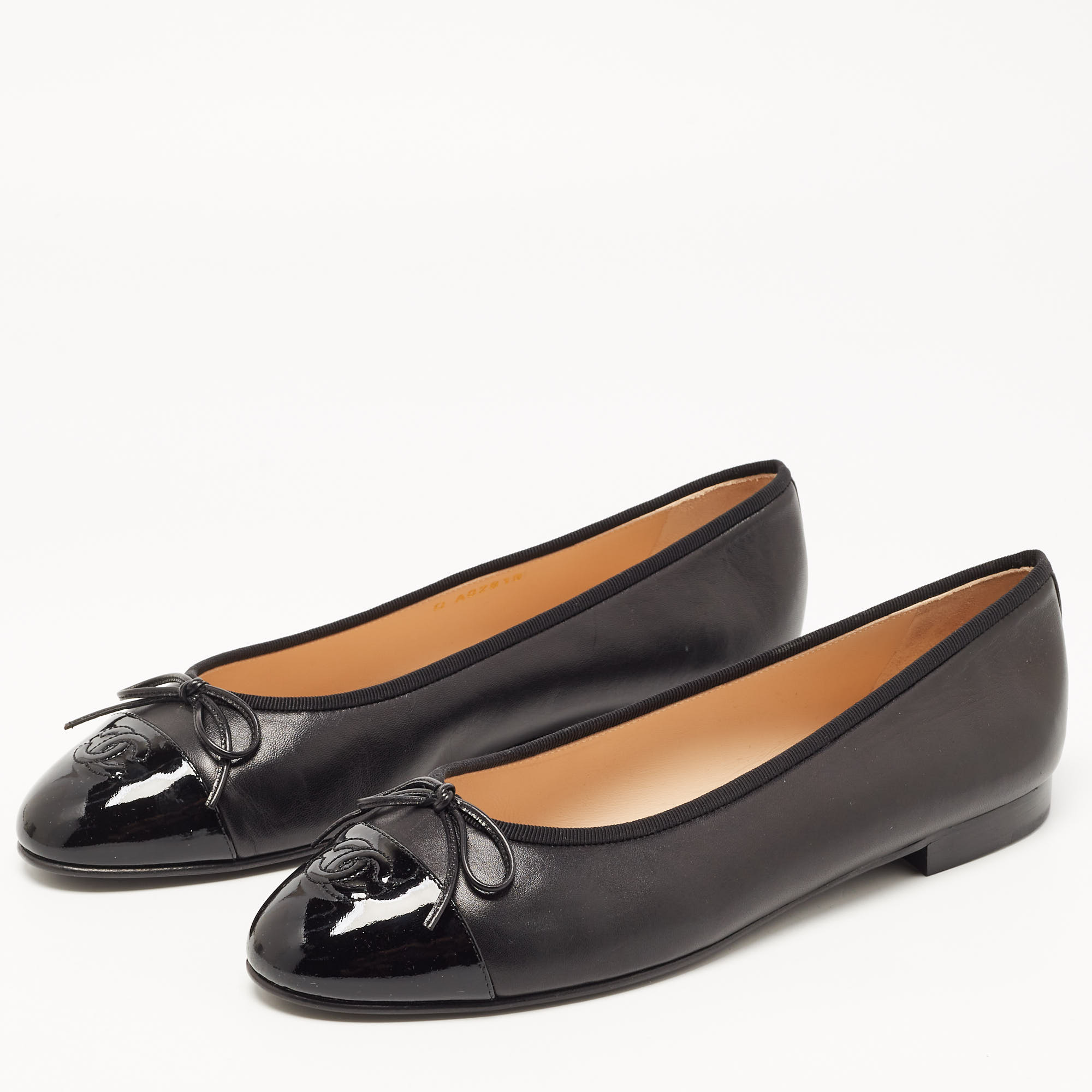 

Chanel Black Leather and Patent CC Ballet Flats Size 41.5