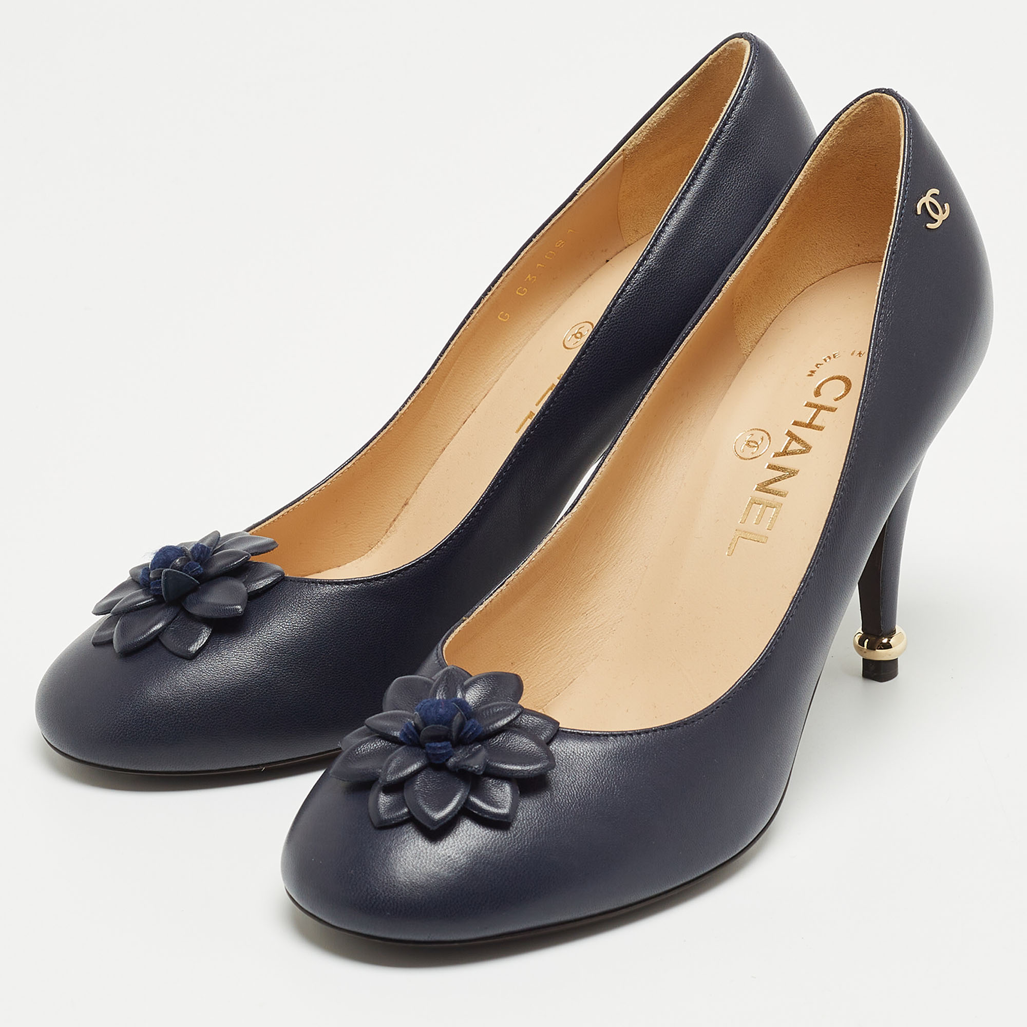 

Chanel Navy Blue Leather Camelia Applique Pumps Size