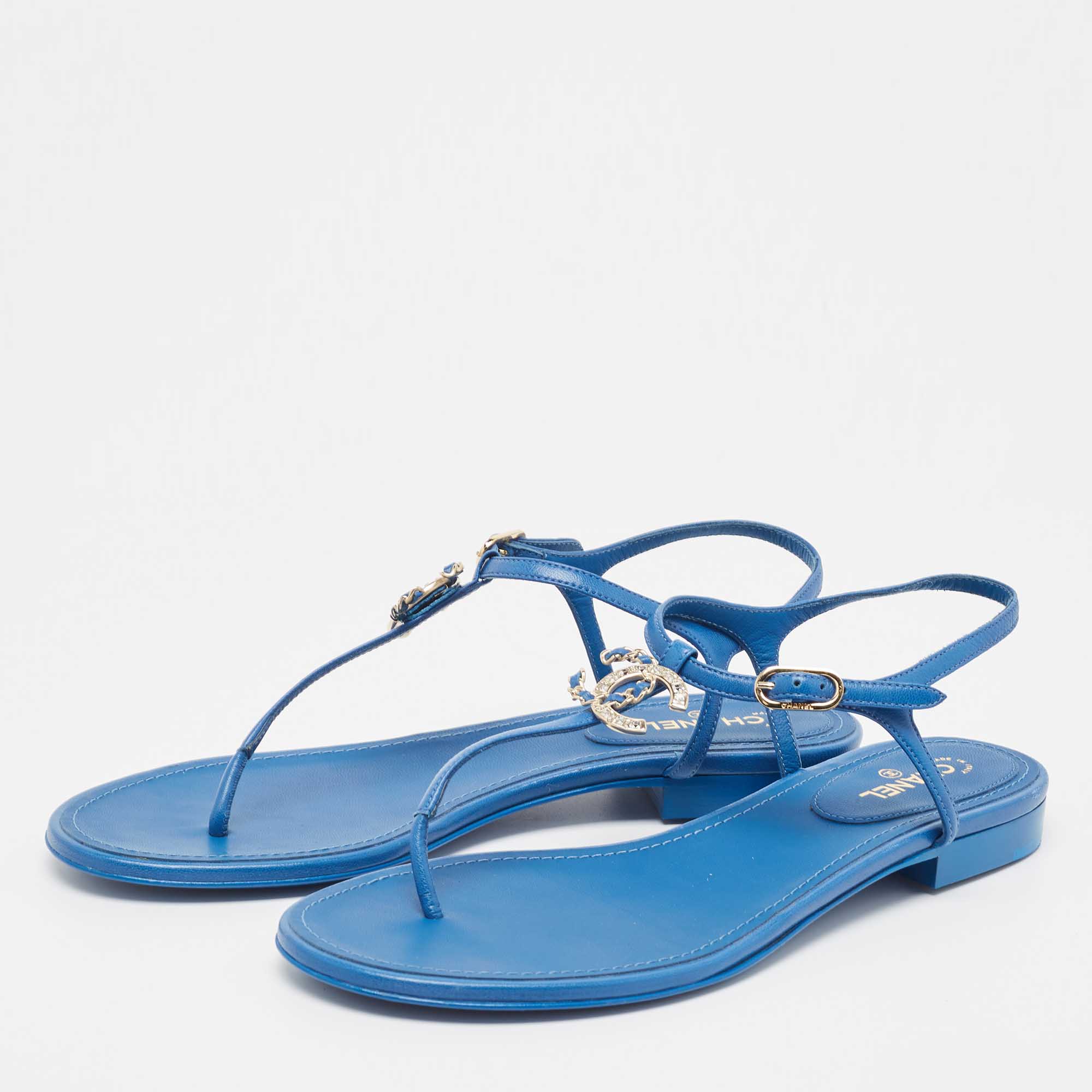 

Chanel Blue Leather Embellished CC Thong Flat Sandals Size