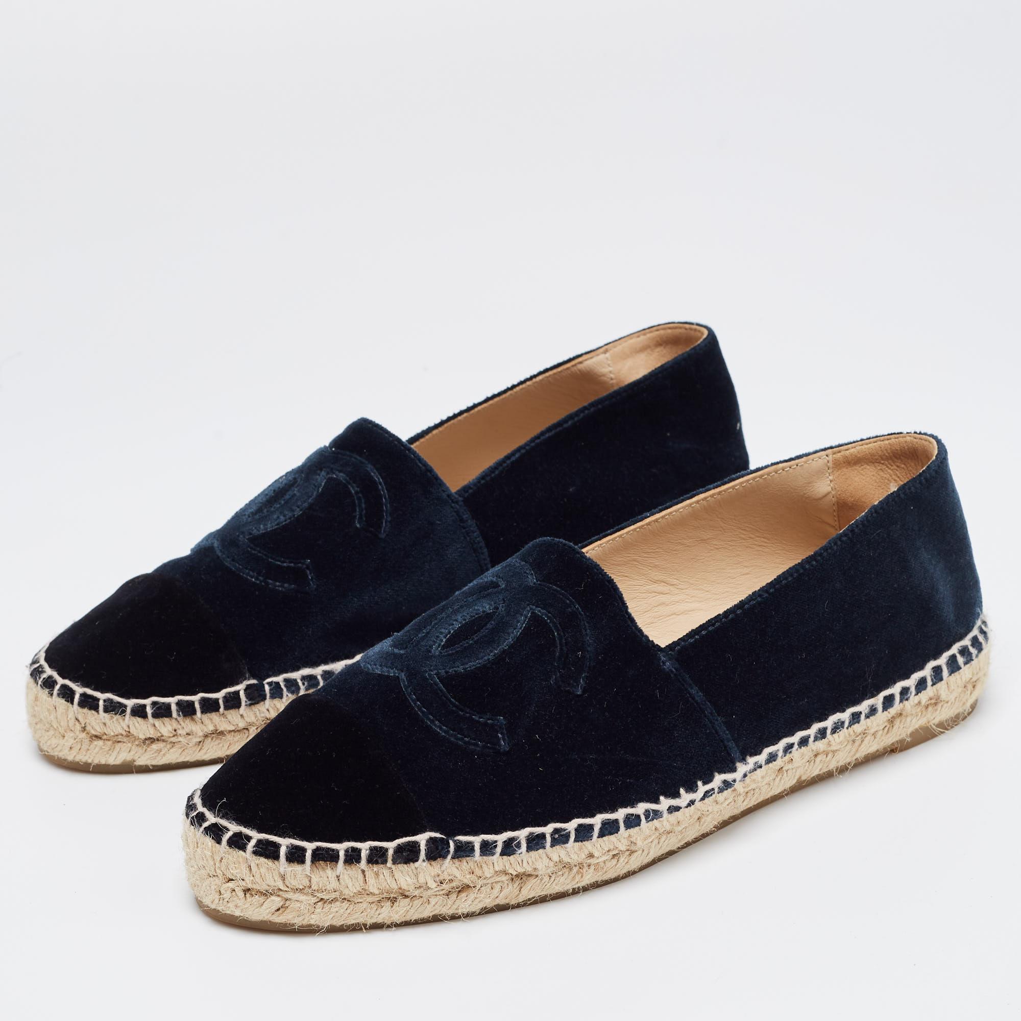 

Chanel Navy Blue Velvet CC Cap Toe Ballet Flats Size