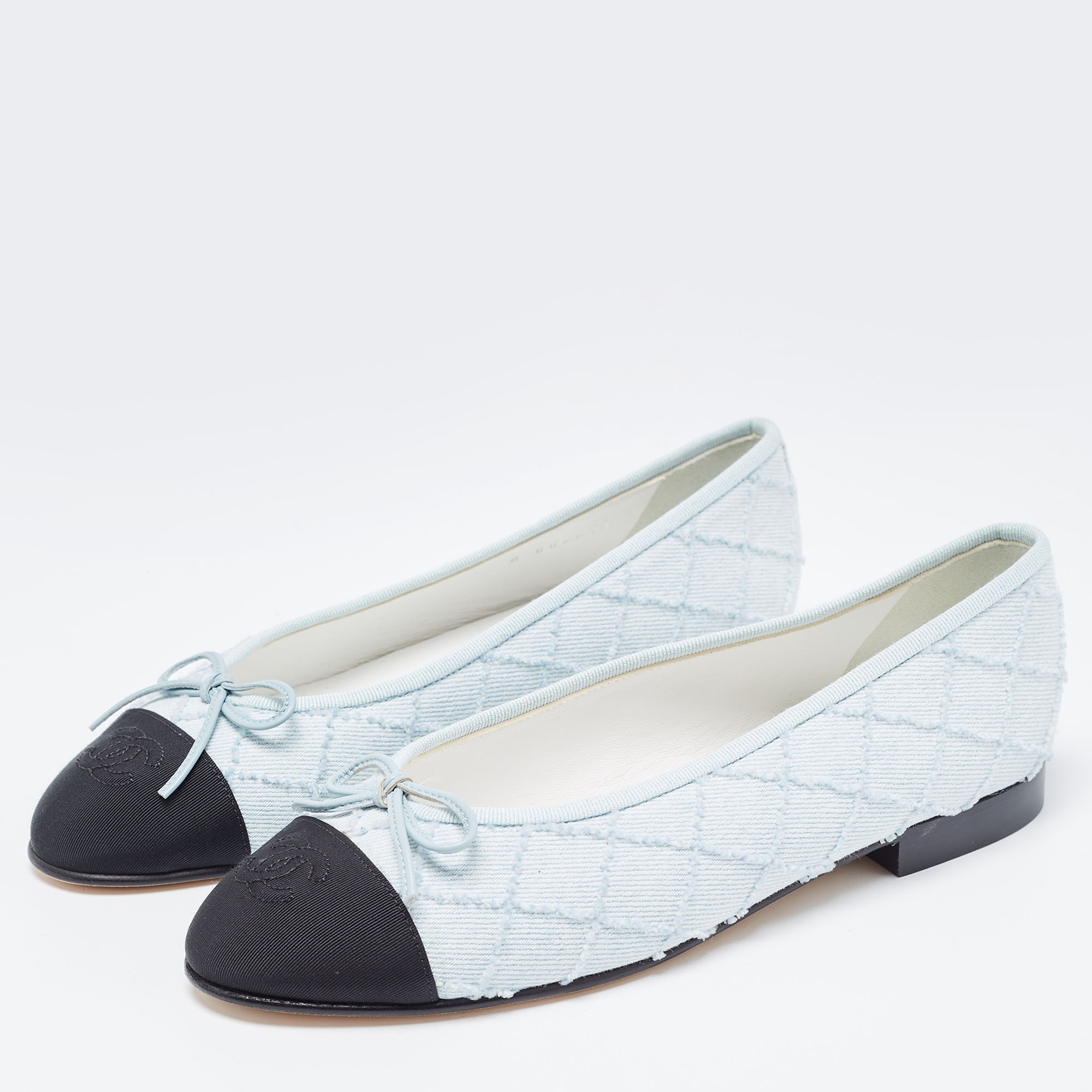 

Chanel Light Blue/Black Quilted Denim and Fabric CC Cap Toe Bow Ballet Flats Size