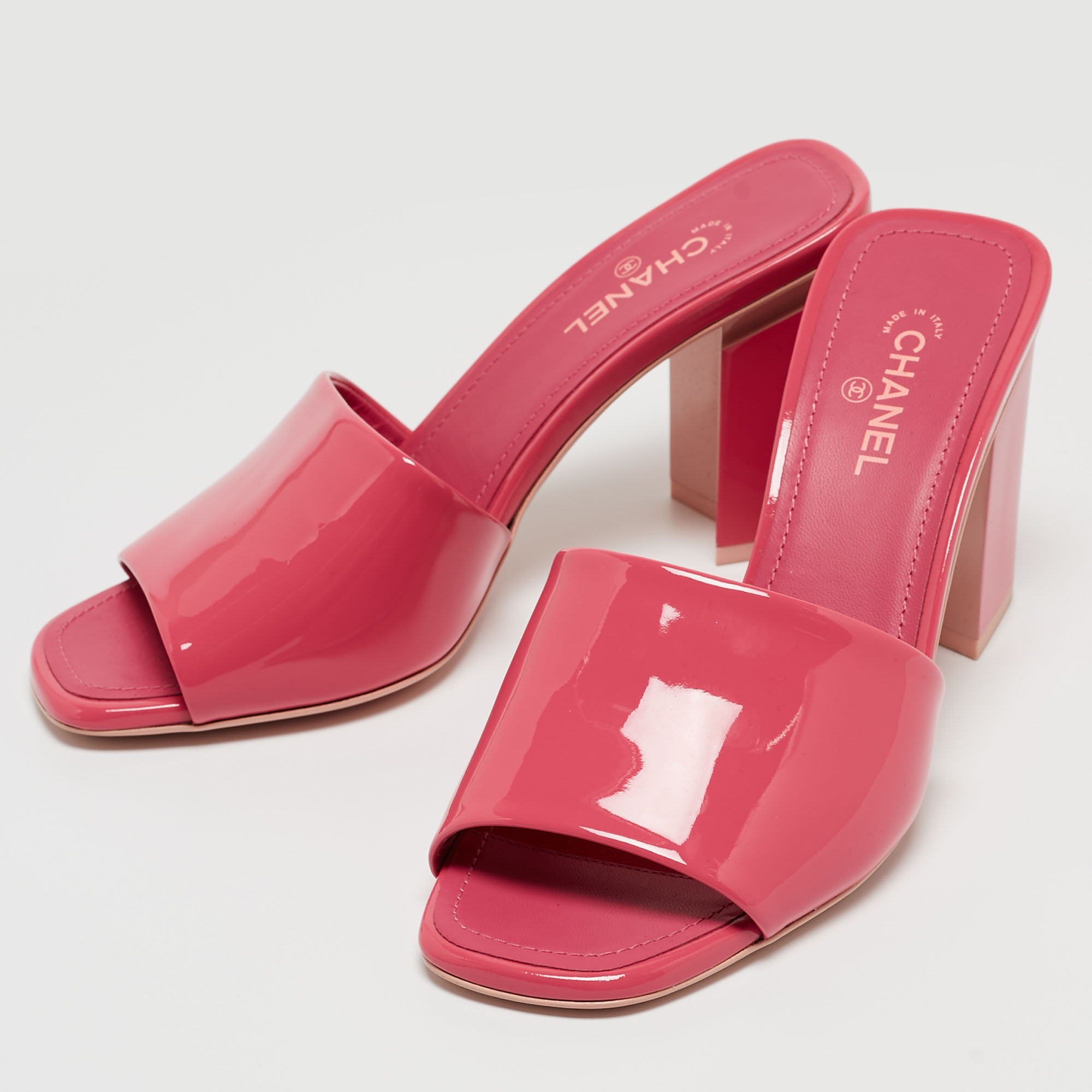 

Chanel Pink Patent Leather CC Slide Sandals Size