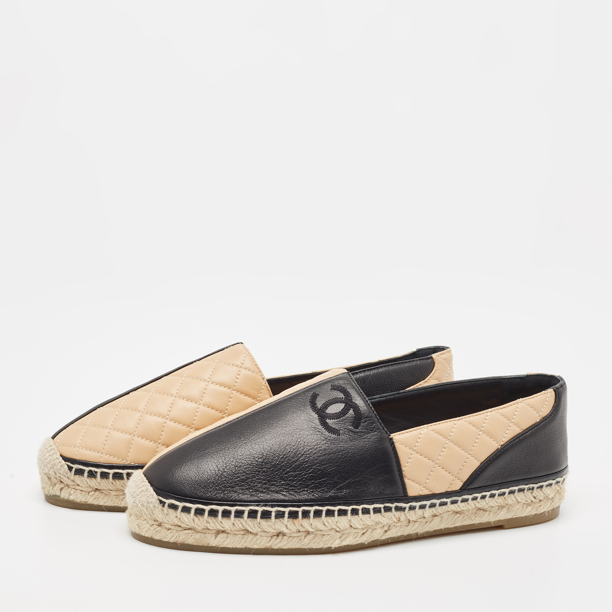 

Chanel Beige/Black Quilted Leather CC Espadrille Size