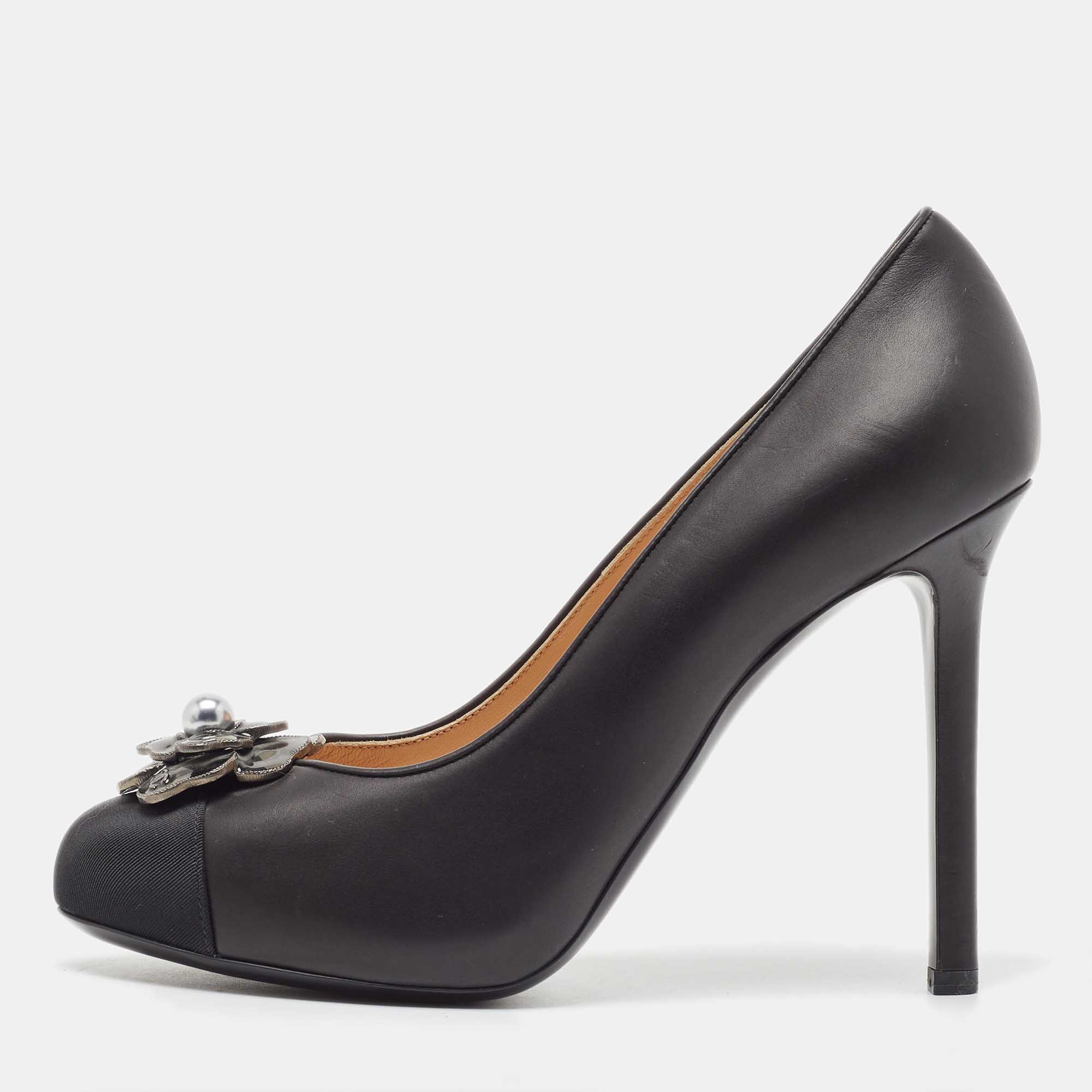 Pre Owned Chanel Black Leather Embellishment Camellia Pumps Size 39