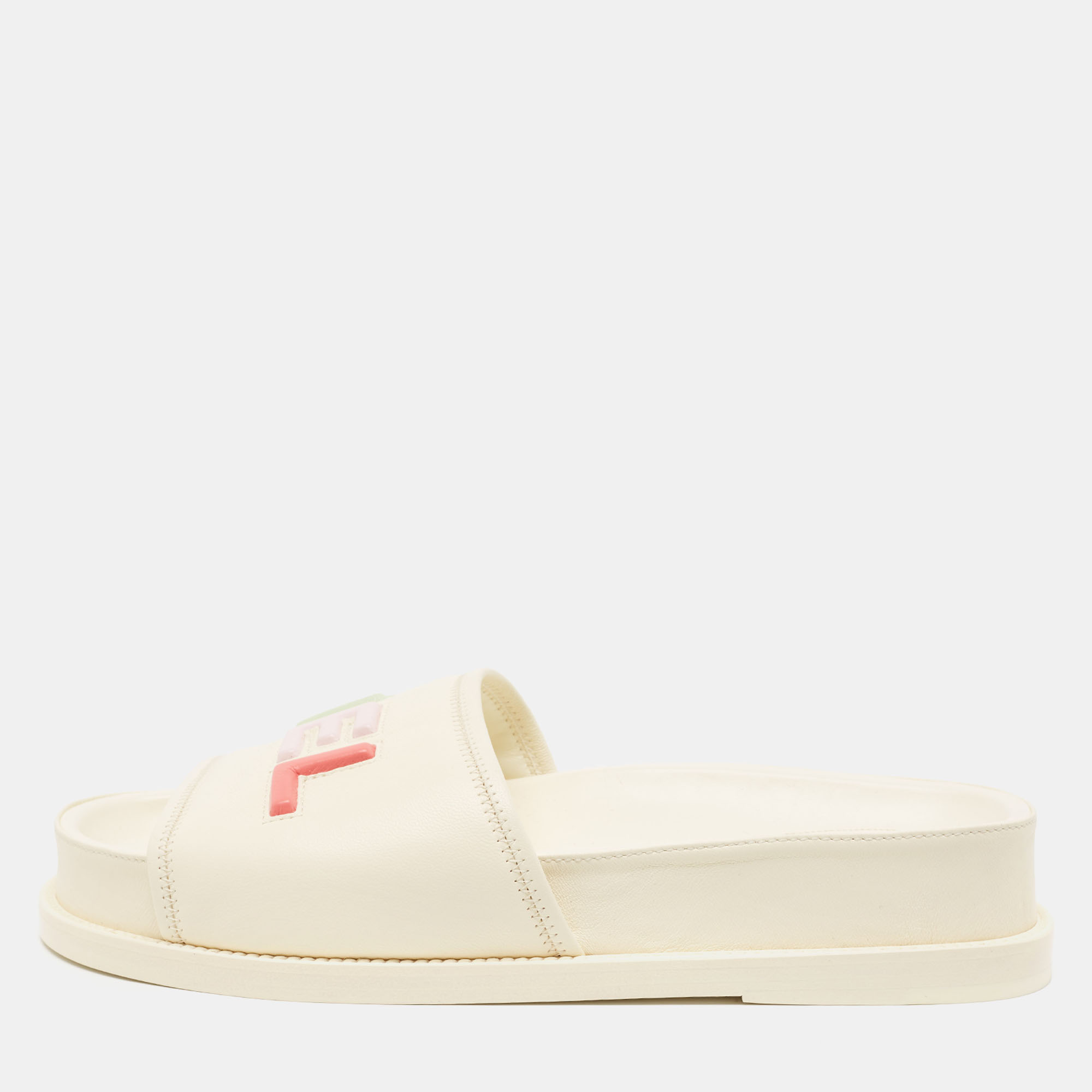 

Chanel Cream Leather Logo Slides Size