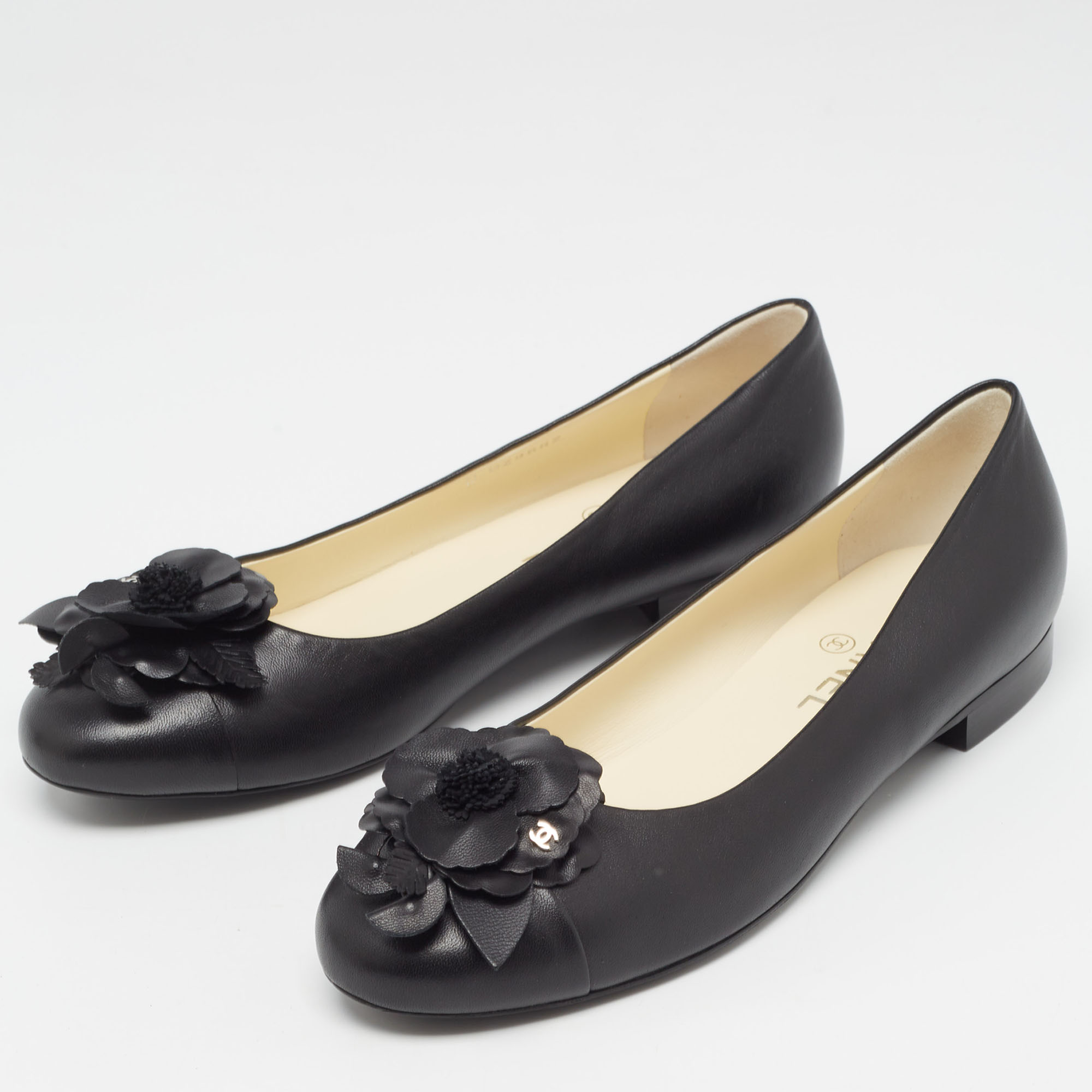 

Chanel Black Leather CC Floral Applique Ballet Flats Size