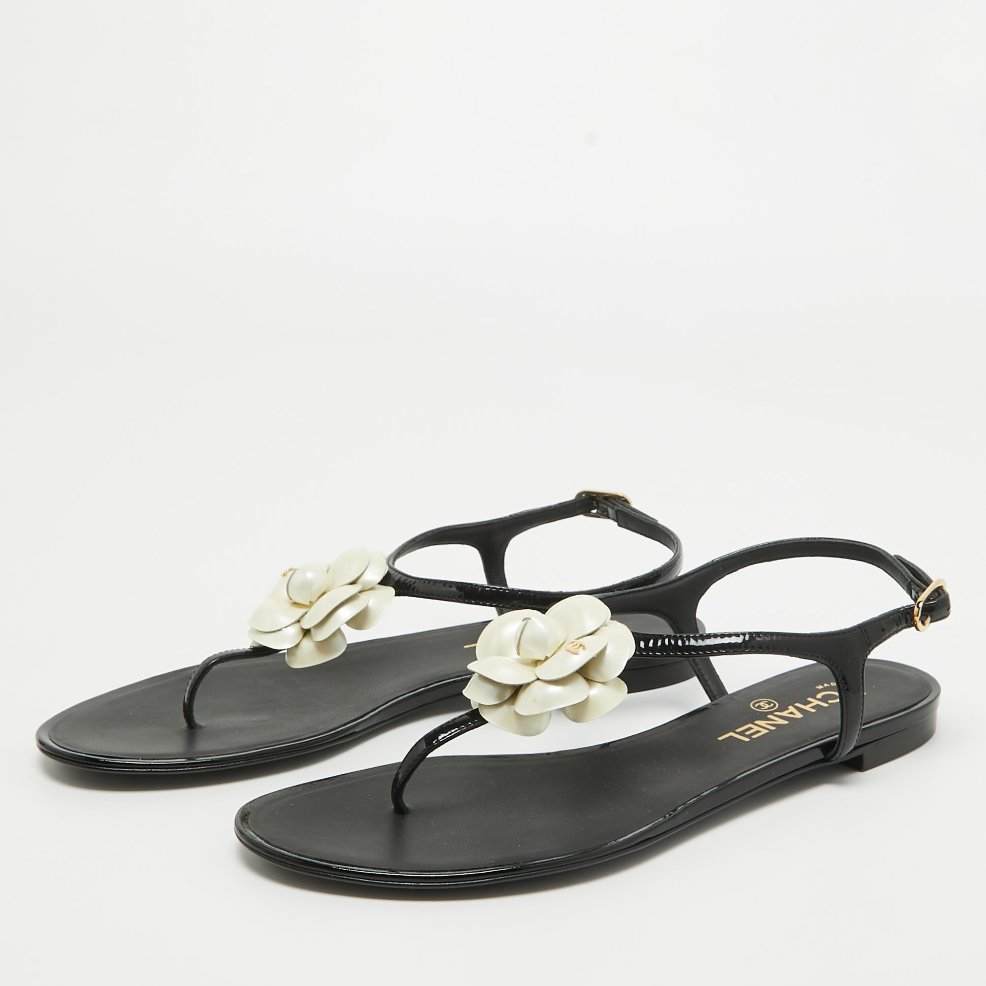 

Chanel Black Patent Leather CC Camellia Flat Sandals Size