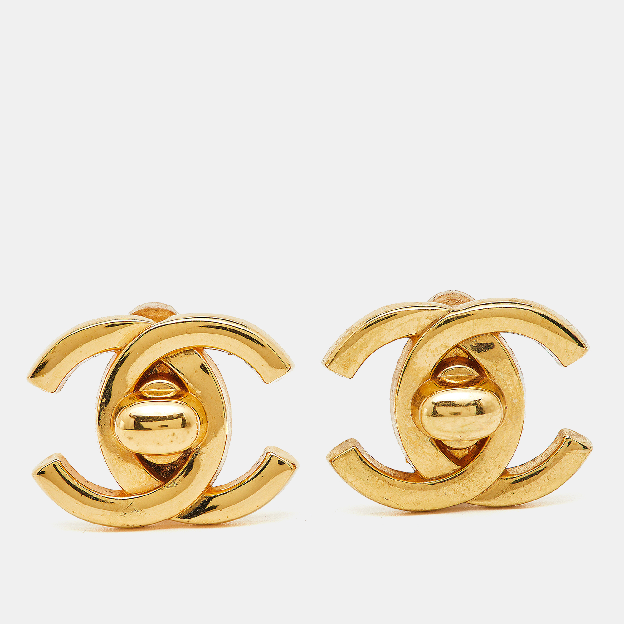 Pre-owned Chanel Cc Vintage Turn Lock Gold Tone Clip On Earrings