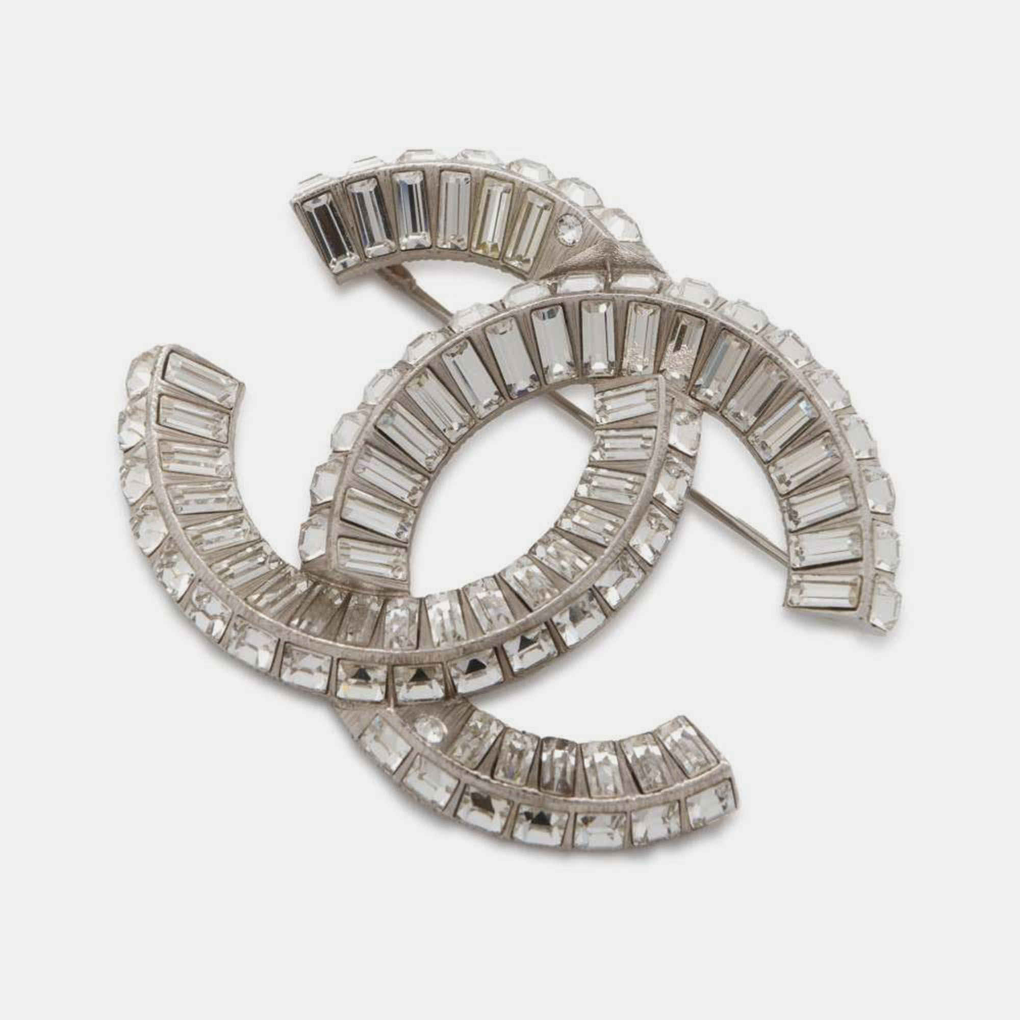 

Chanel Silver Metal strass CC Logo Brooch