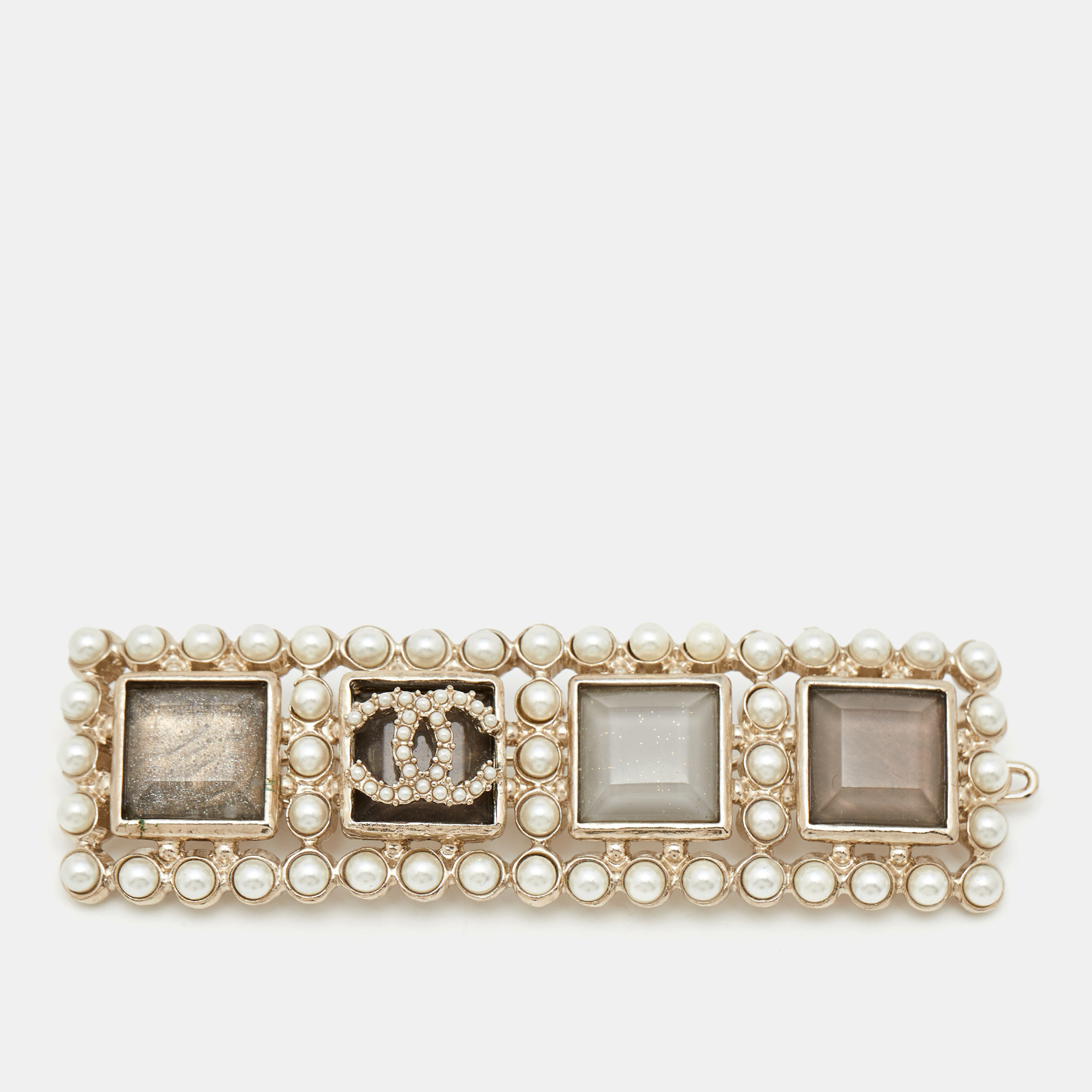 

Chanel CC Resin Faux Pearl Gold Tone Hair Pin