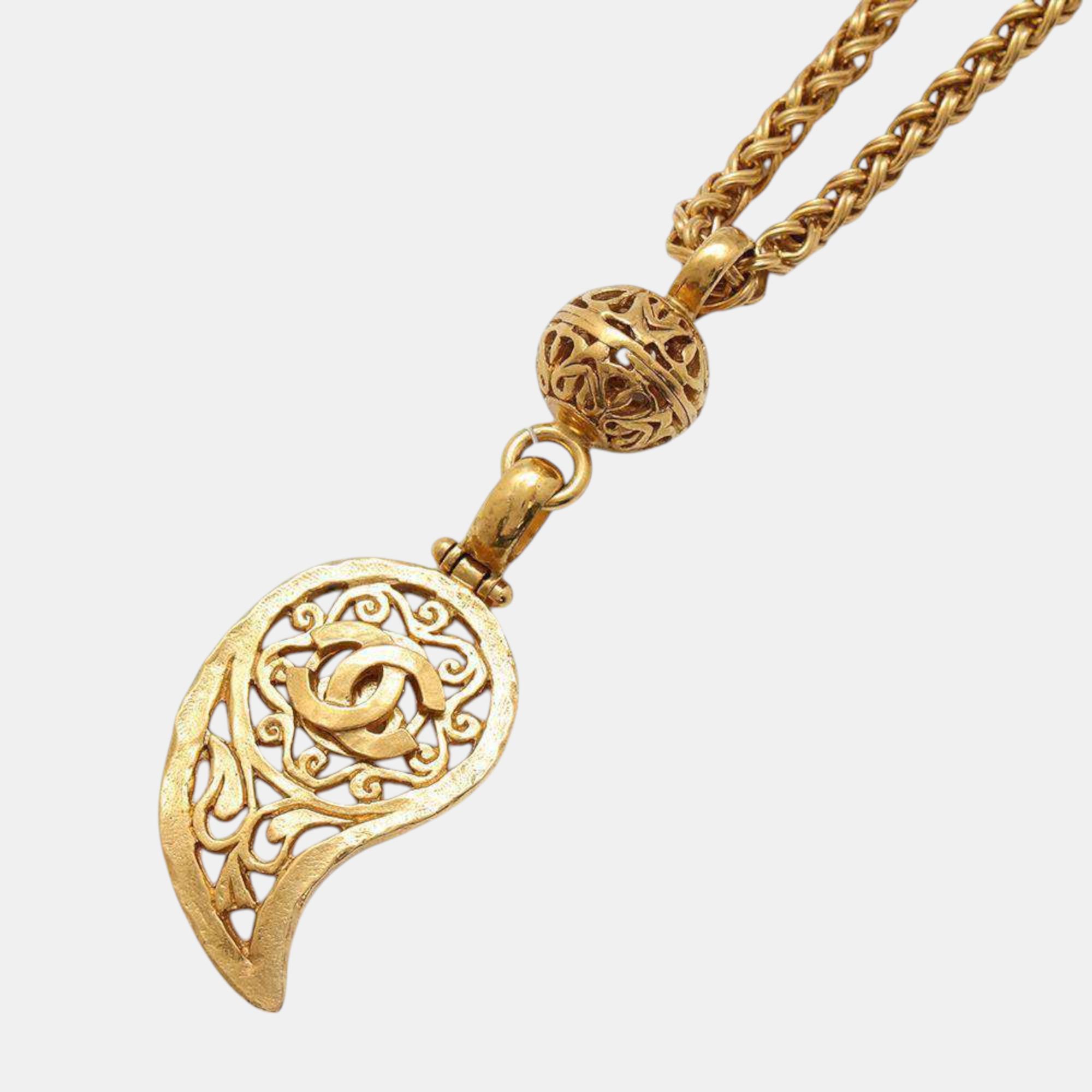 

Chanel Gold Metal CC Logo Necklace