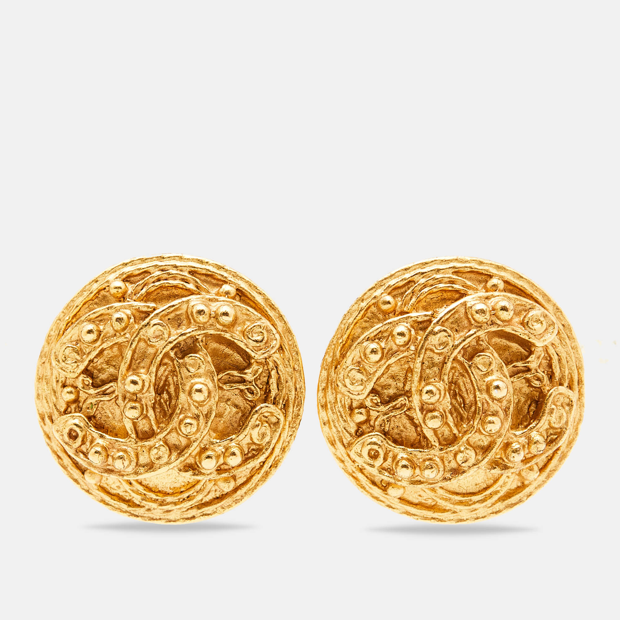 

Chanel Vintage CC Gold Tone Button Clip On Earrings