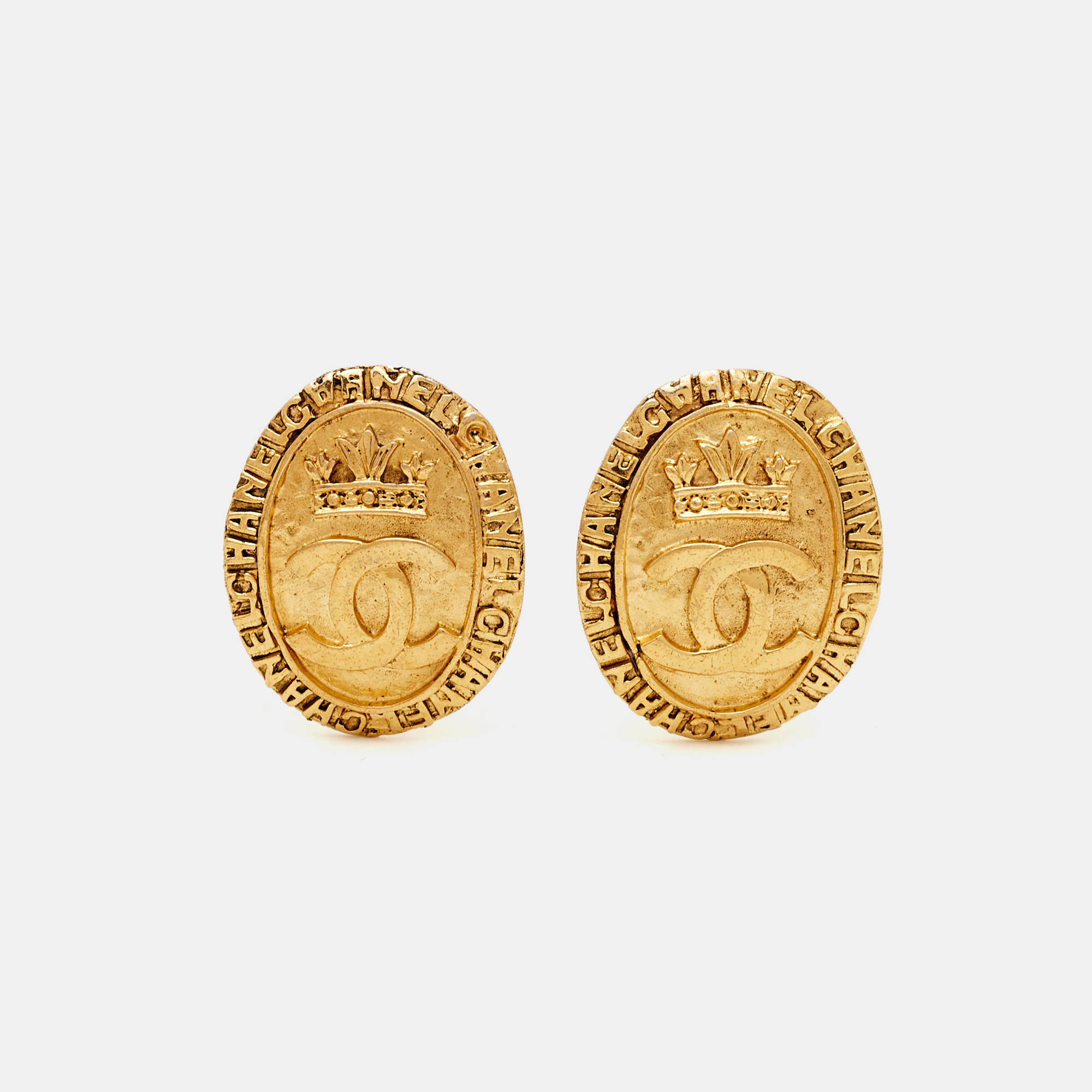 

Chanel Vintage Royal Crown CC Gold Tone Clip-On Earring