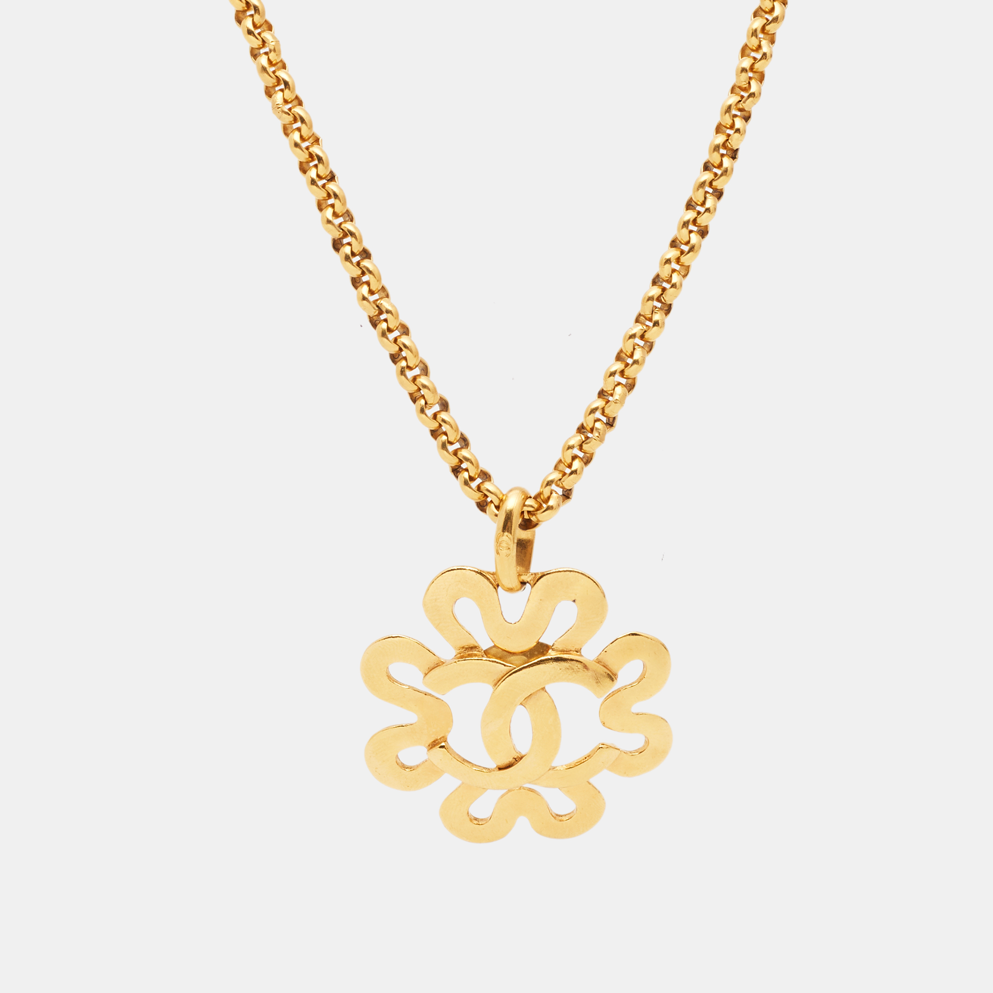 

Chanel Vintage CC Logo Clover Gold Tone Pendant Necklace