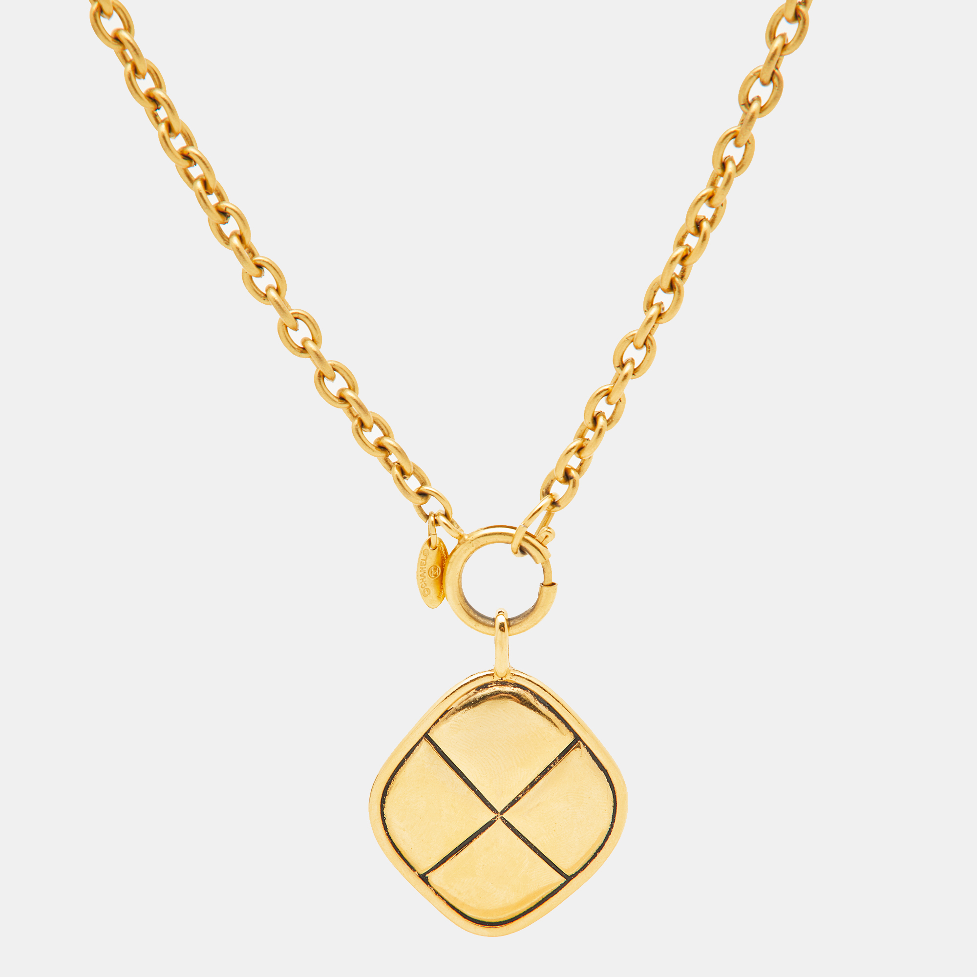 

Chanel CC Matelassé Diamond Shape Gold Tone Necklace