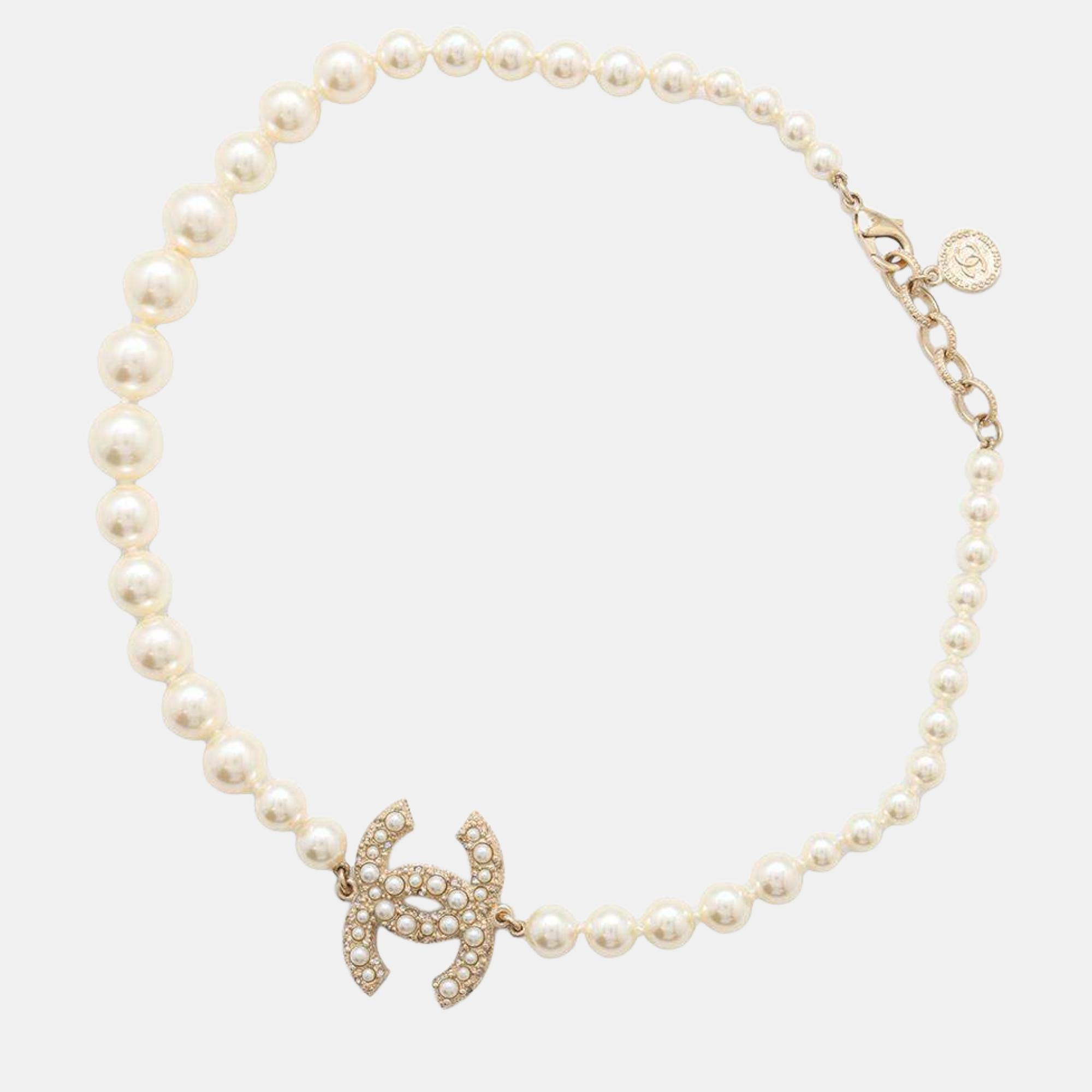 

Chanel Gold Plated/Faux Pearl Cc Logo Faux Pearl Necklace, White