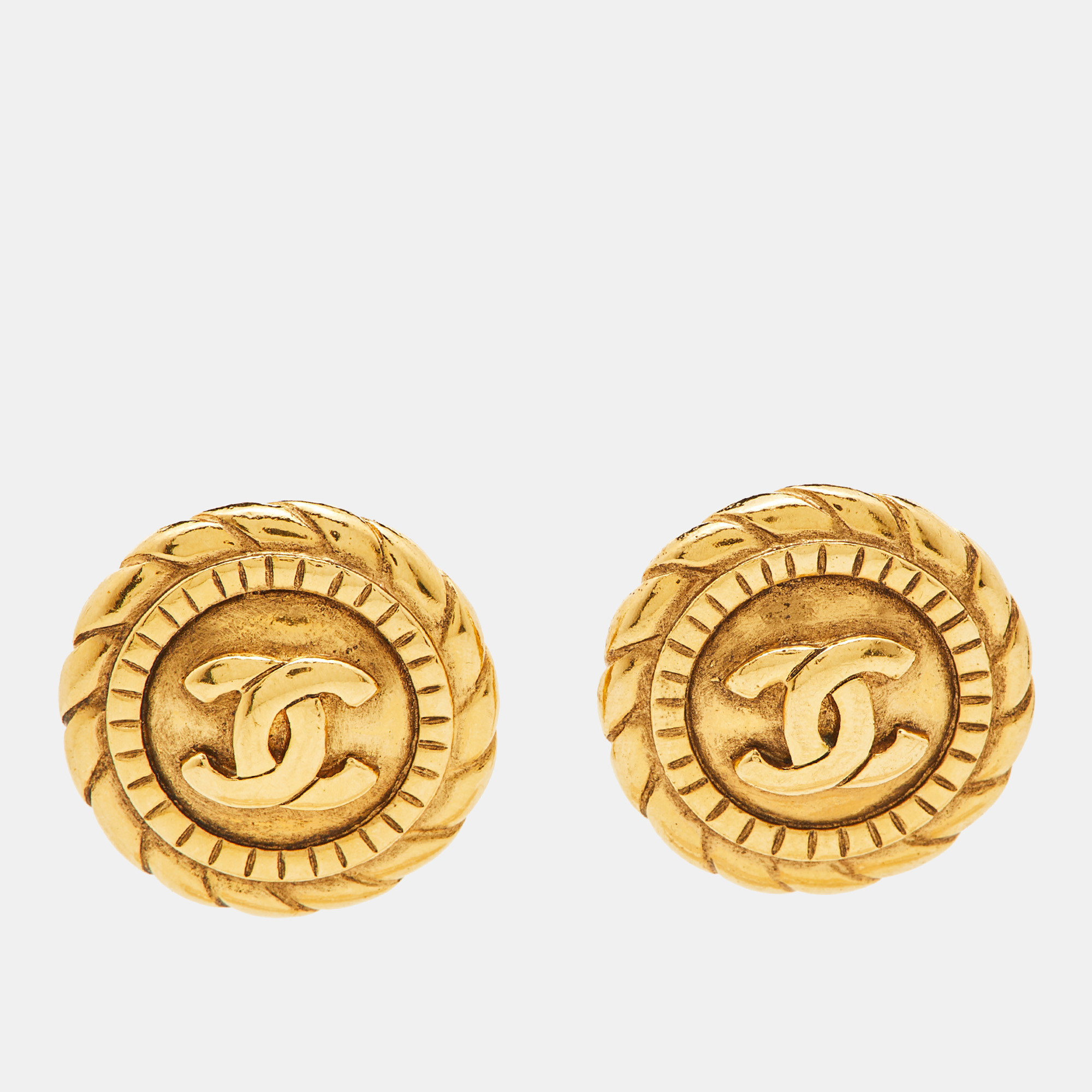 

Chanel CC Gold Tone Round Clip-on Stud Earrings