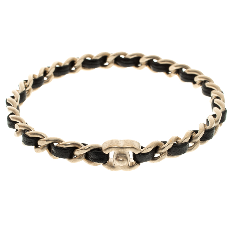 مملوكة مسبقًا سوار شانيل سلسلة لون ذهبي مغزول جلد أسود CC 21 سم