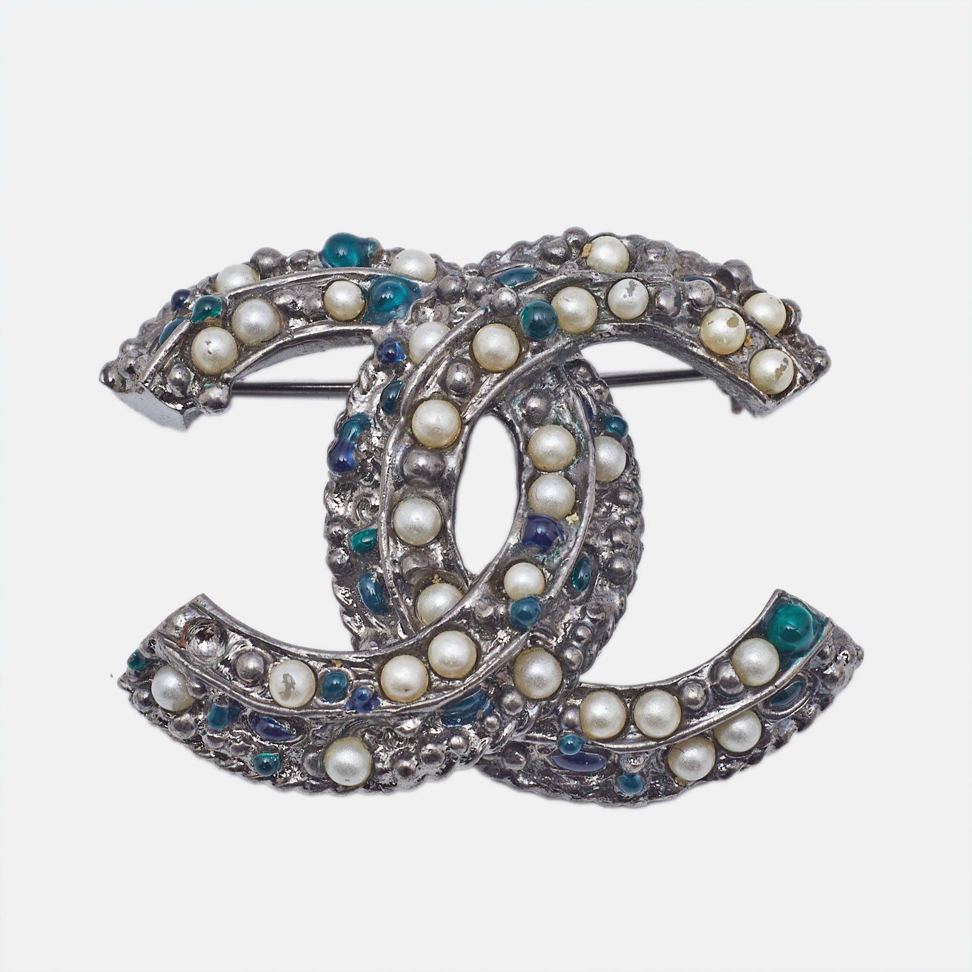 

Chanel CC Faux Pearl Resin Silver Tone Brooch