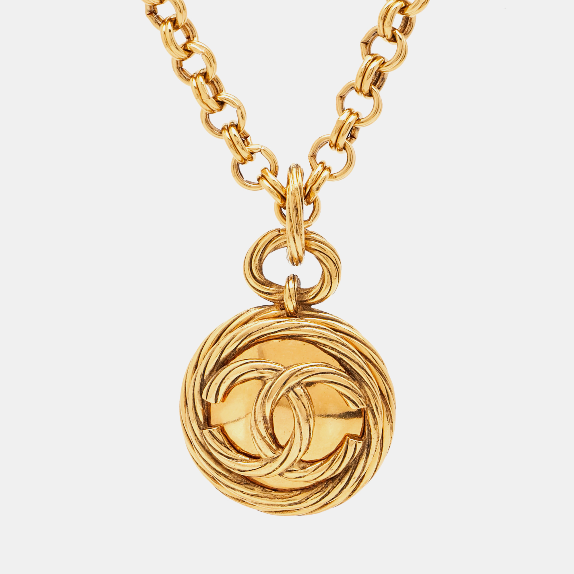 

Chanel CC Mirror Gold Tone Medallion Necklace