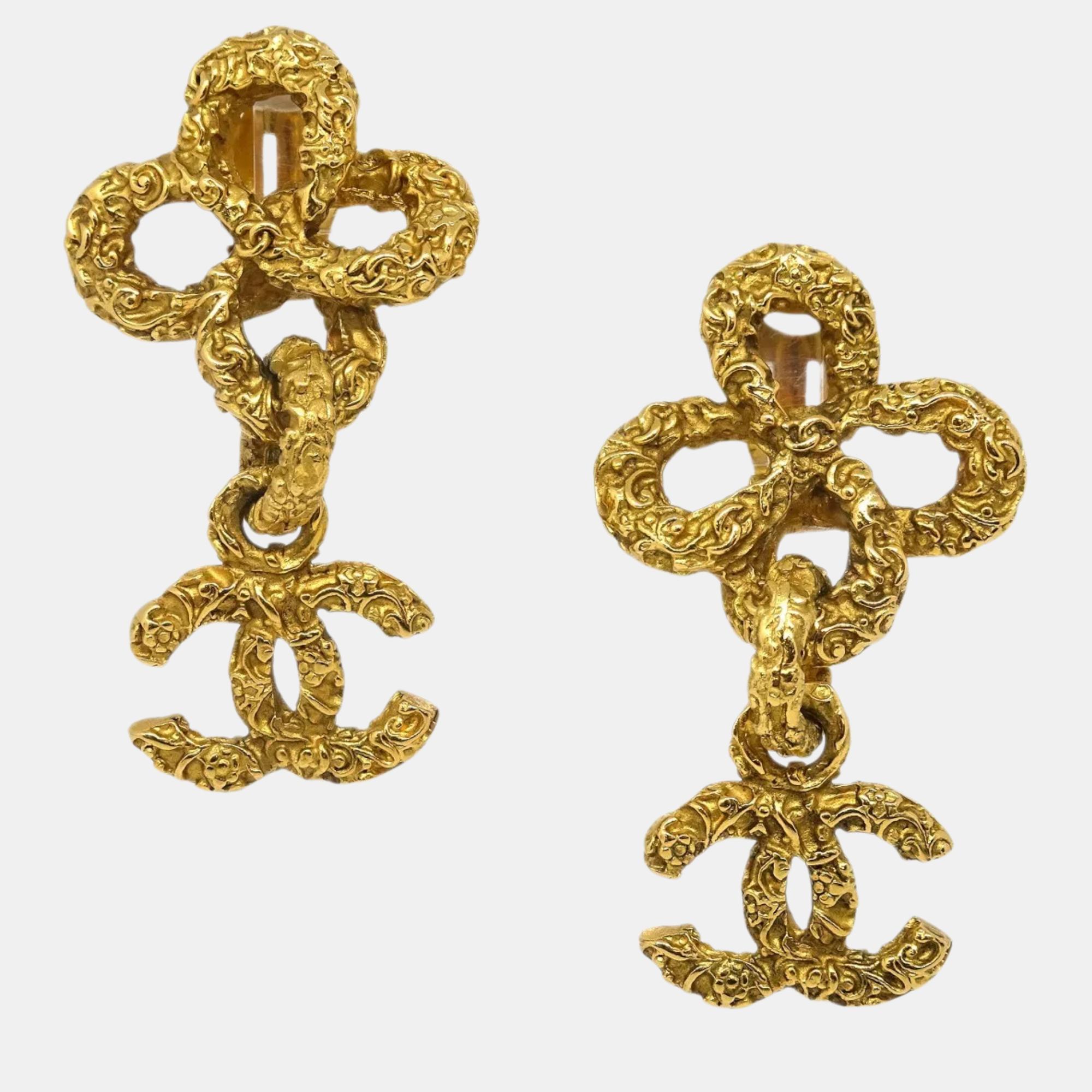 

Chanel Gold Pleated Dangle Earrings