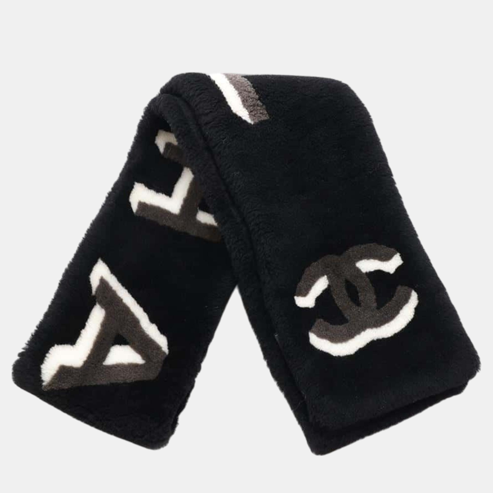 

Chanel Cc Logo Scarf Black Mouton100%