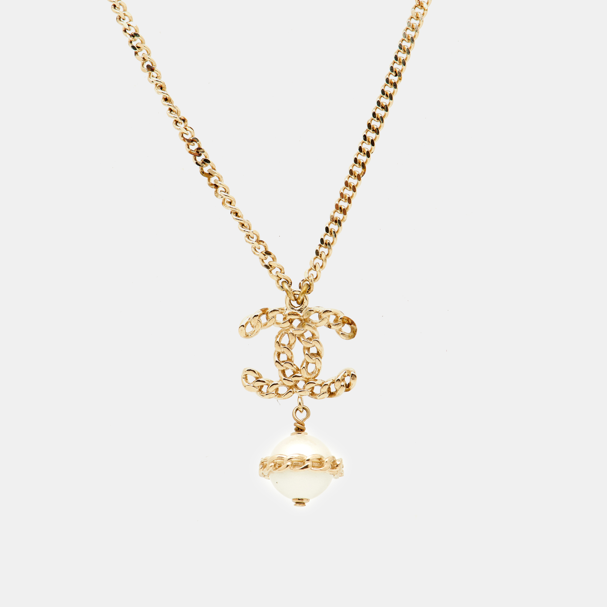 

Chanel CC Faux Pearl Gold Tone Chain Link Pendant Necklace