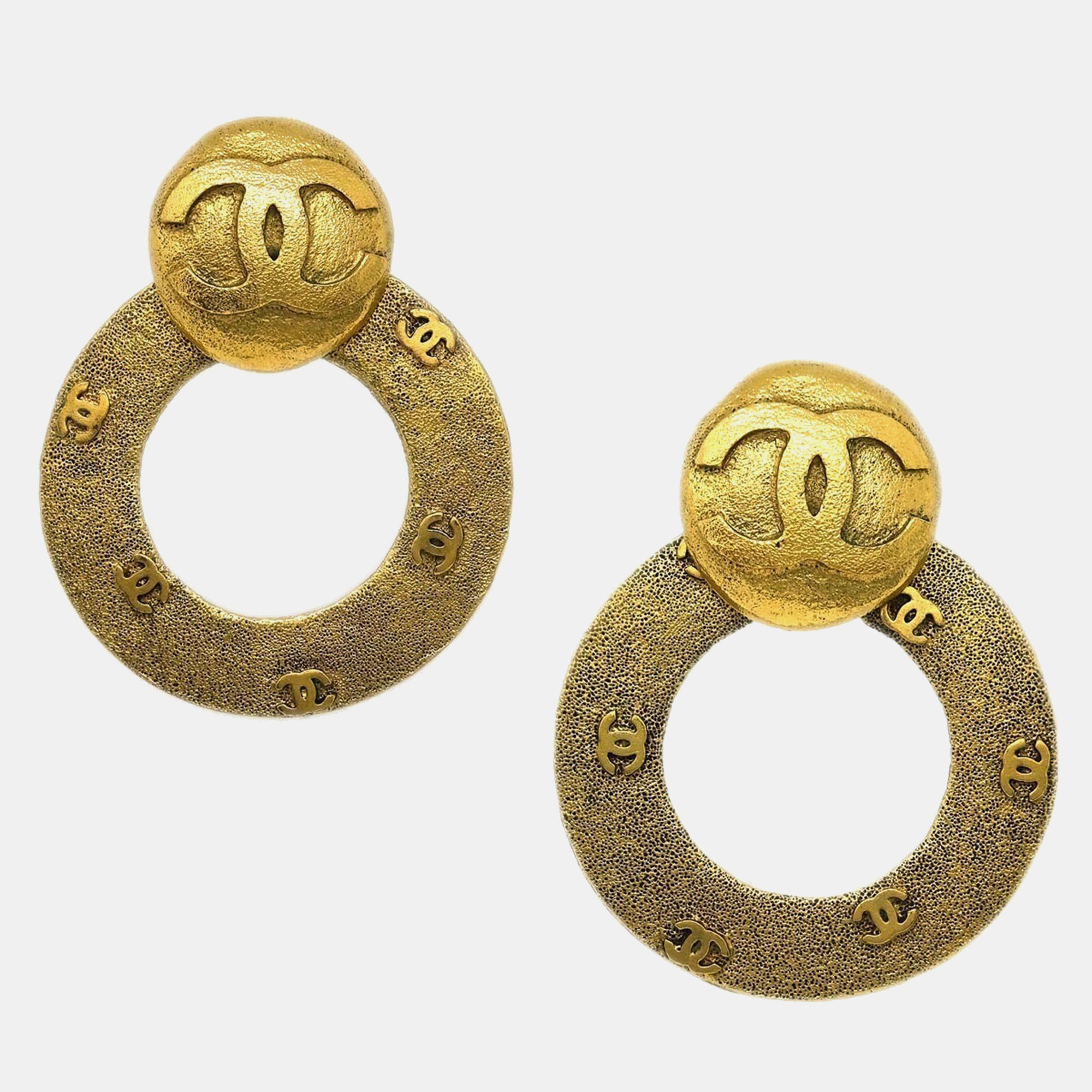 

Chanel Dangle Hoop Earrings Clip-On Gold