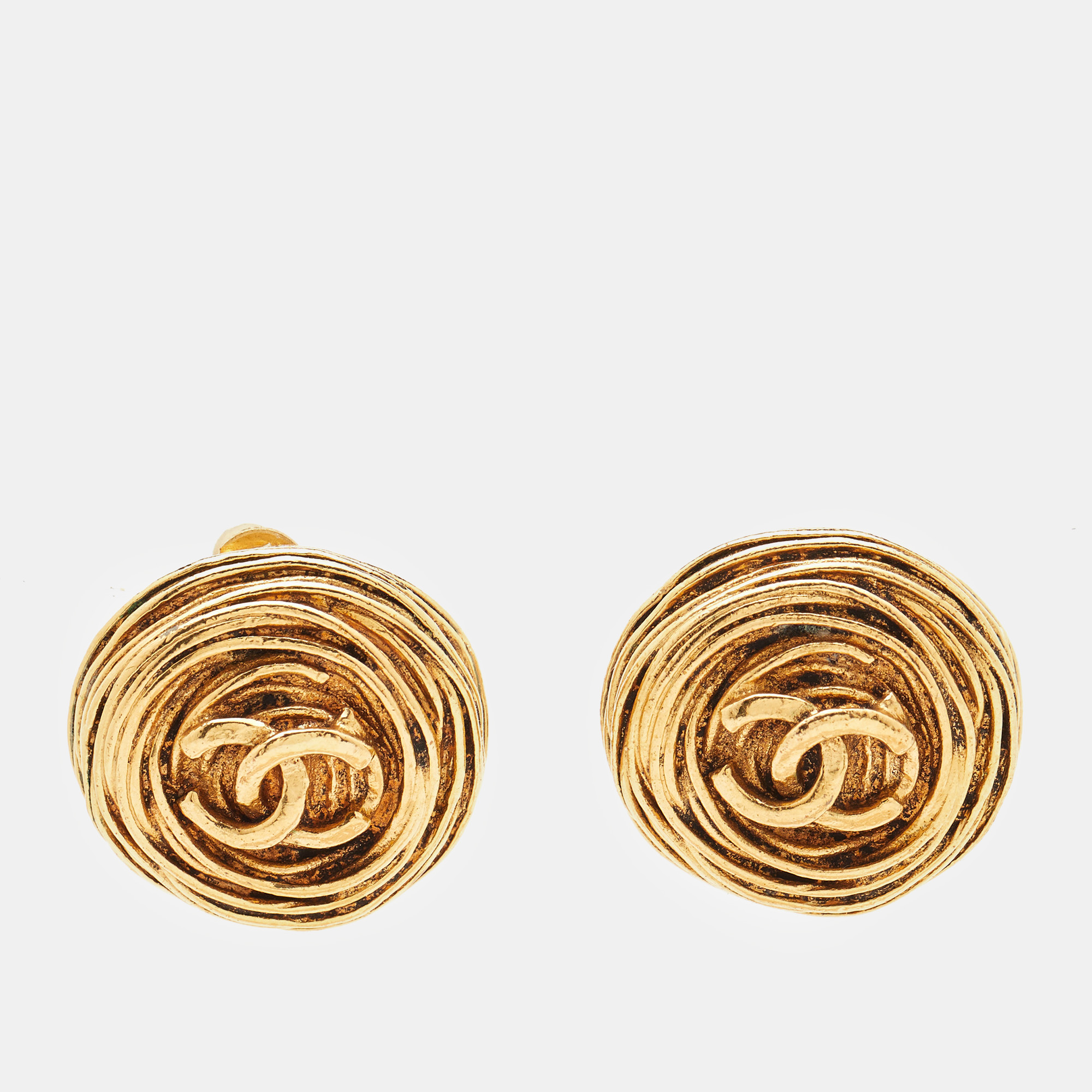 

Chanel CC Textured Gold Tone Round Clip-on Earrings