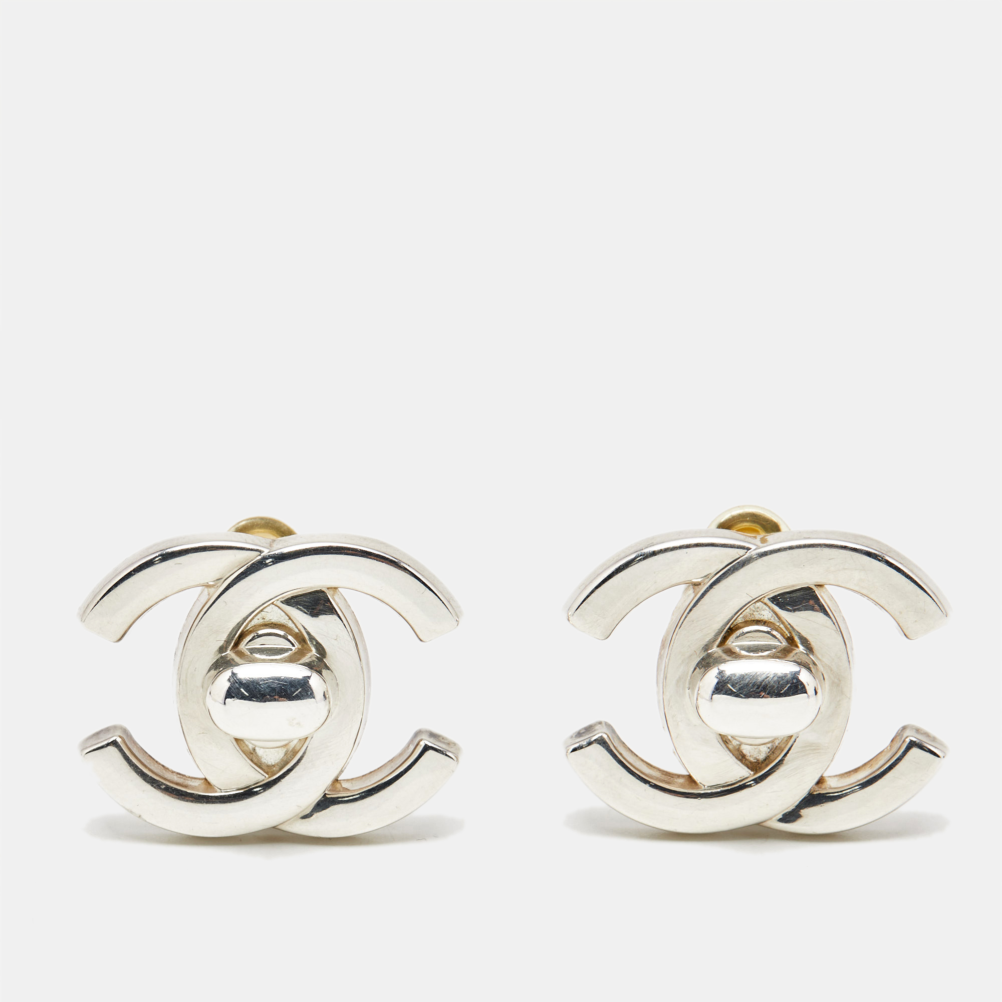 

Chanel CC Turnlock Silver Tone Earring