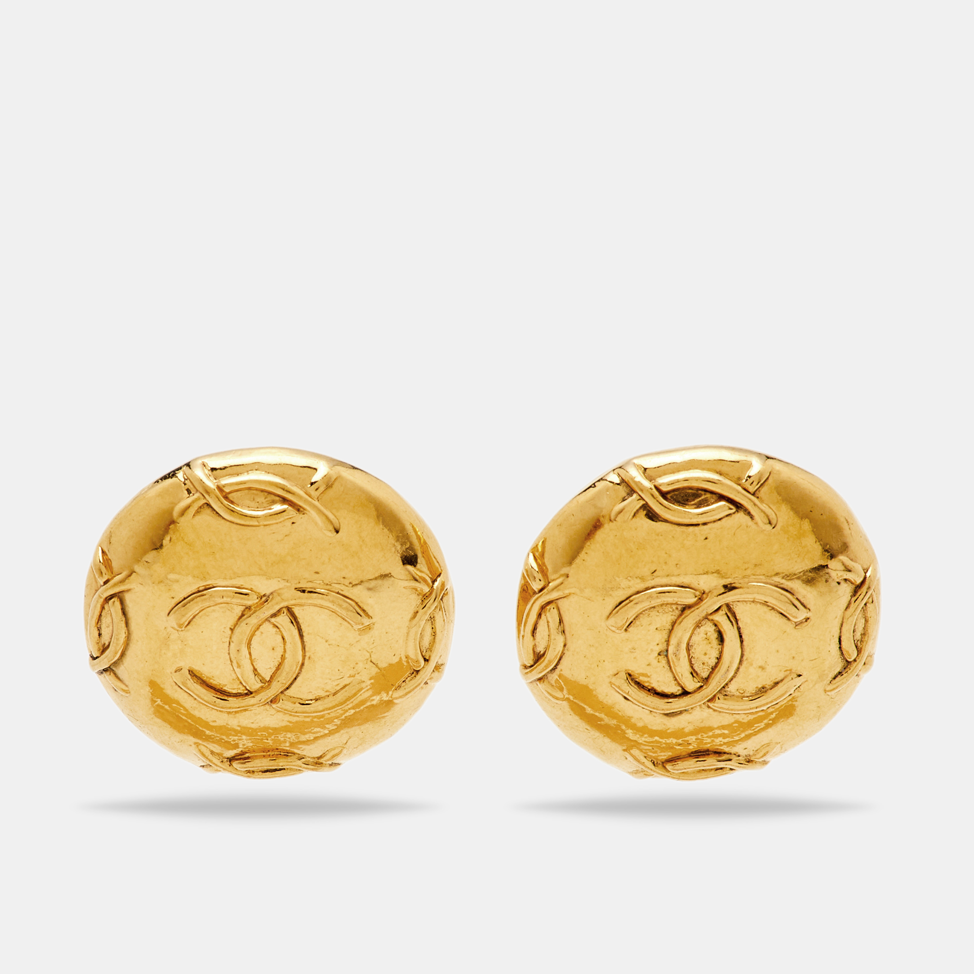 Pre-owned Chanel Cc Gold Tone Round Clip-on Stud Earrings