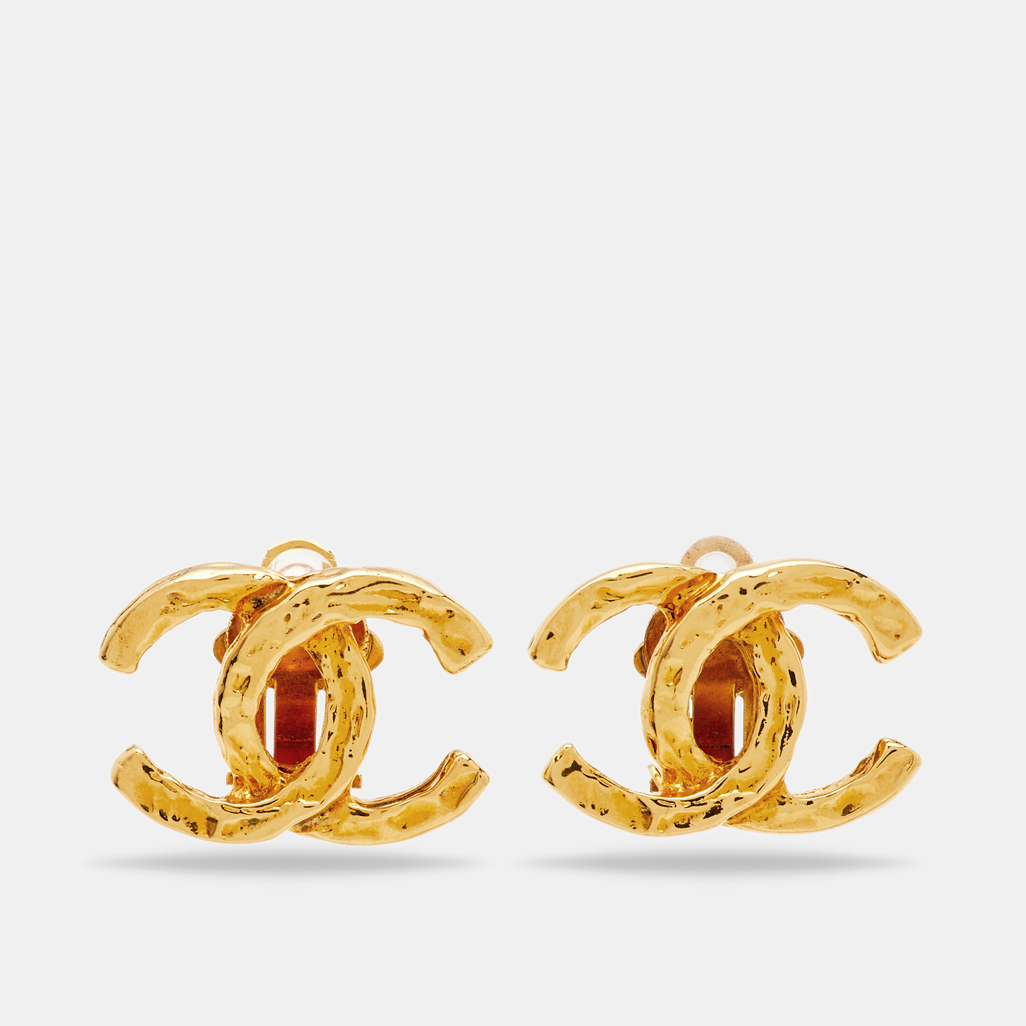 

Chanel CC Textured Gold Tone Clip-on Stud Earrings