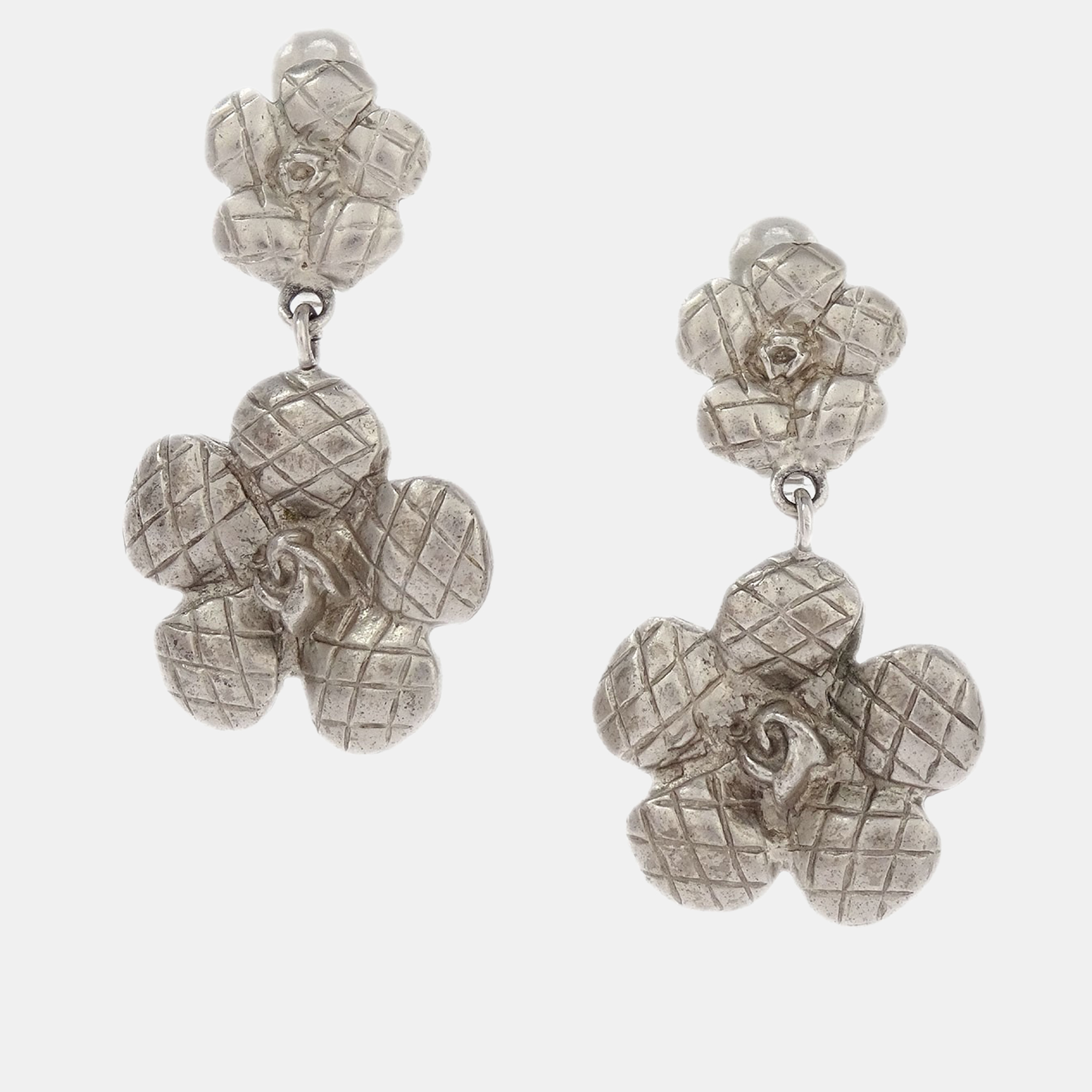 

Chanel Flower Dangle Earrings Clip-On Silver